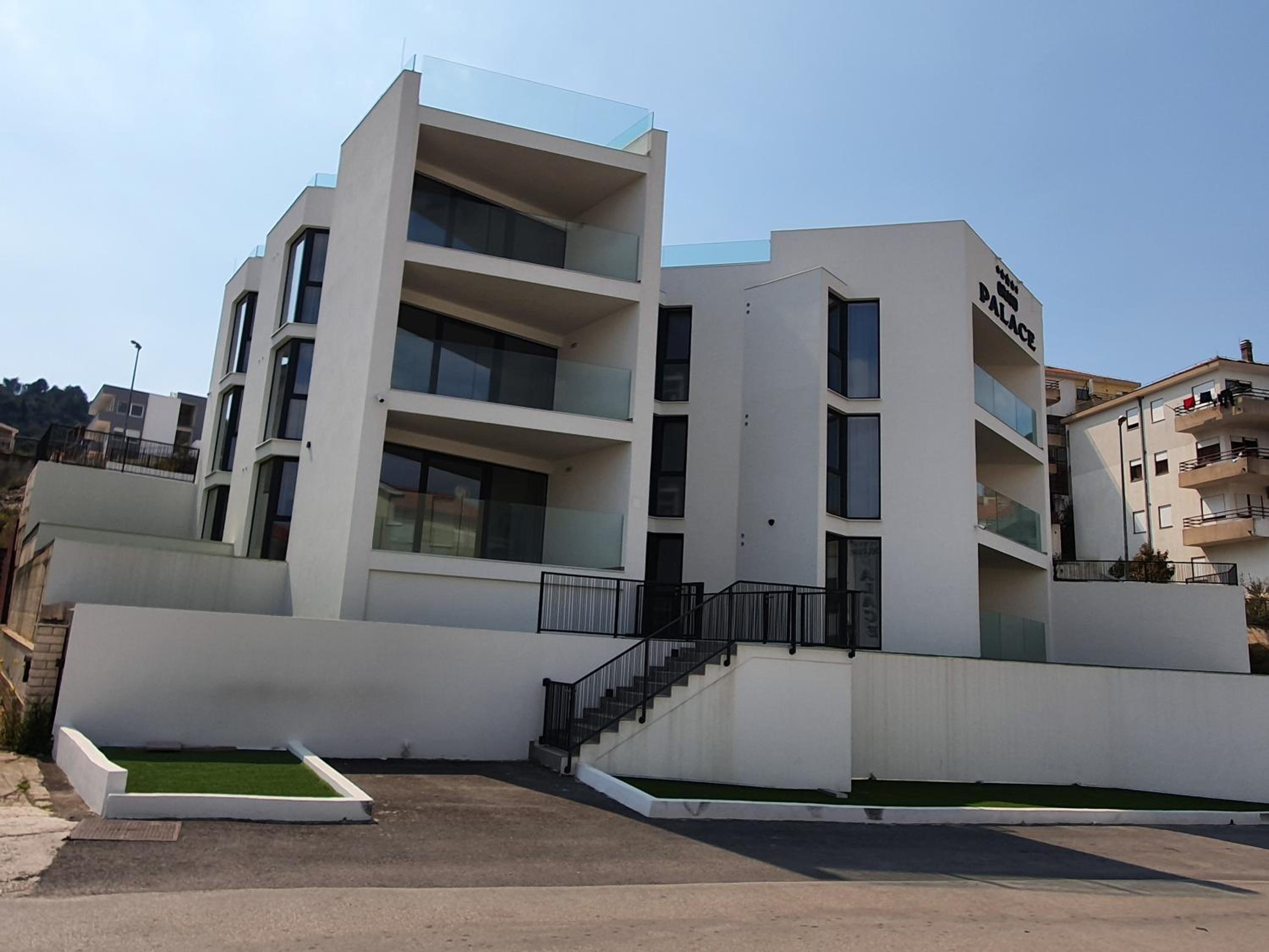One-Bedroom Apartment with Balcony and Sea View - First Floor - Photo 14