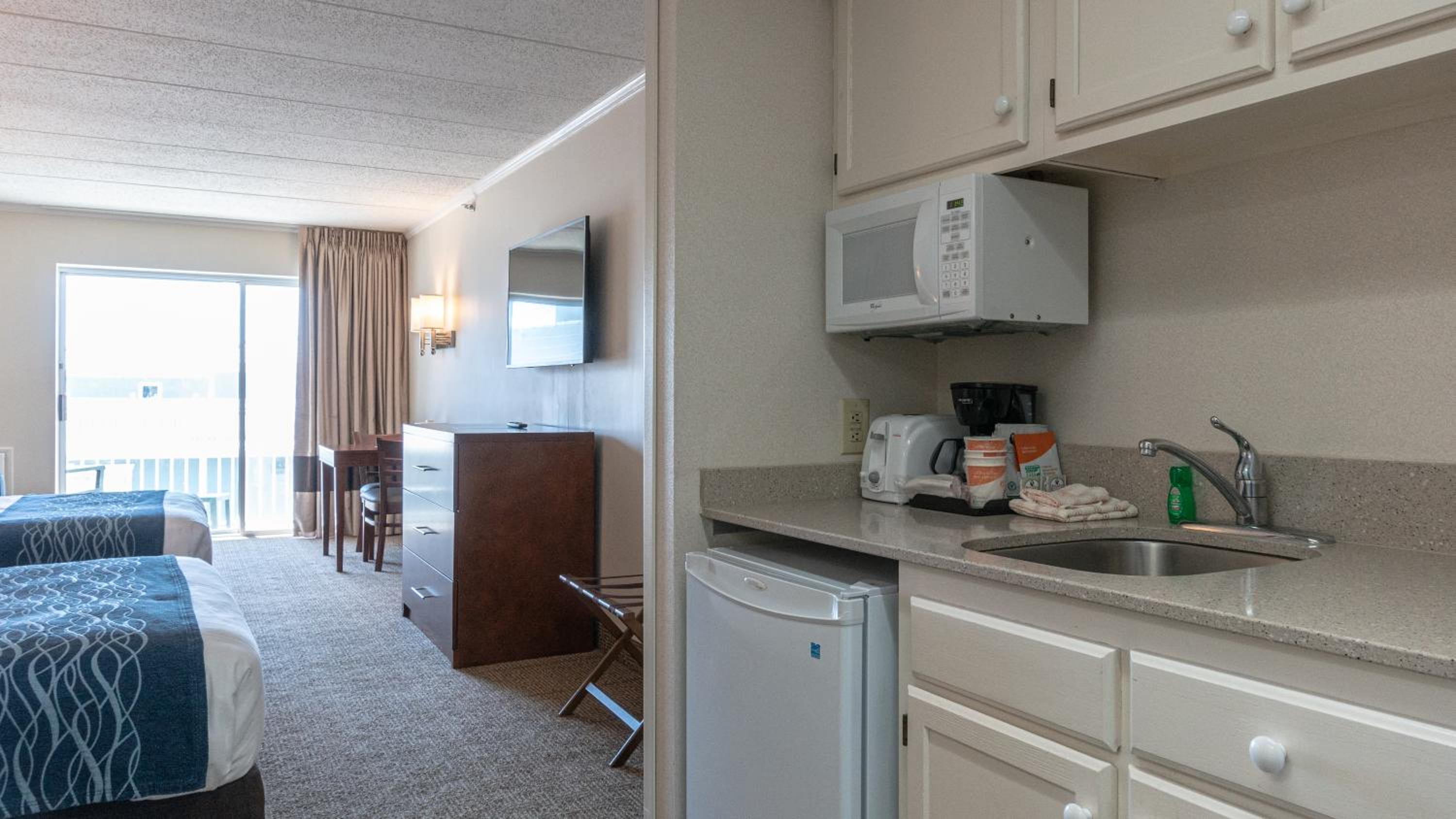  Two Queen Beds with 1st floor Street View - Handicap Accessible - Photo 1