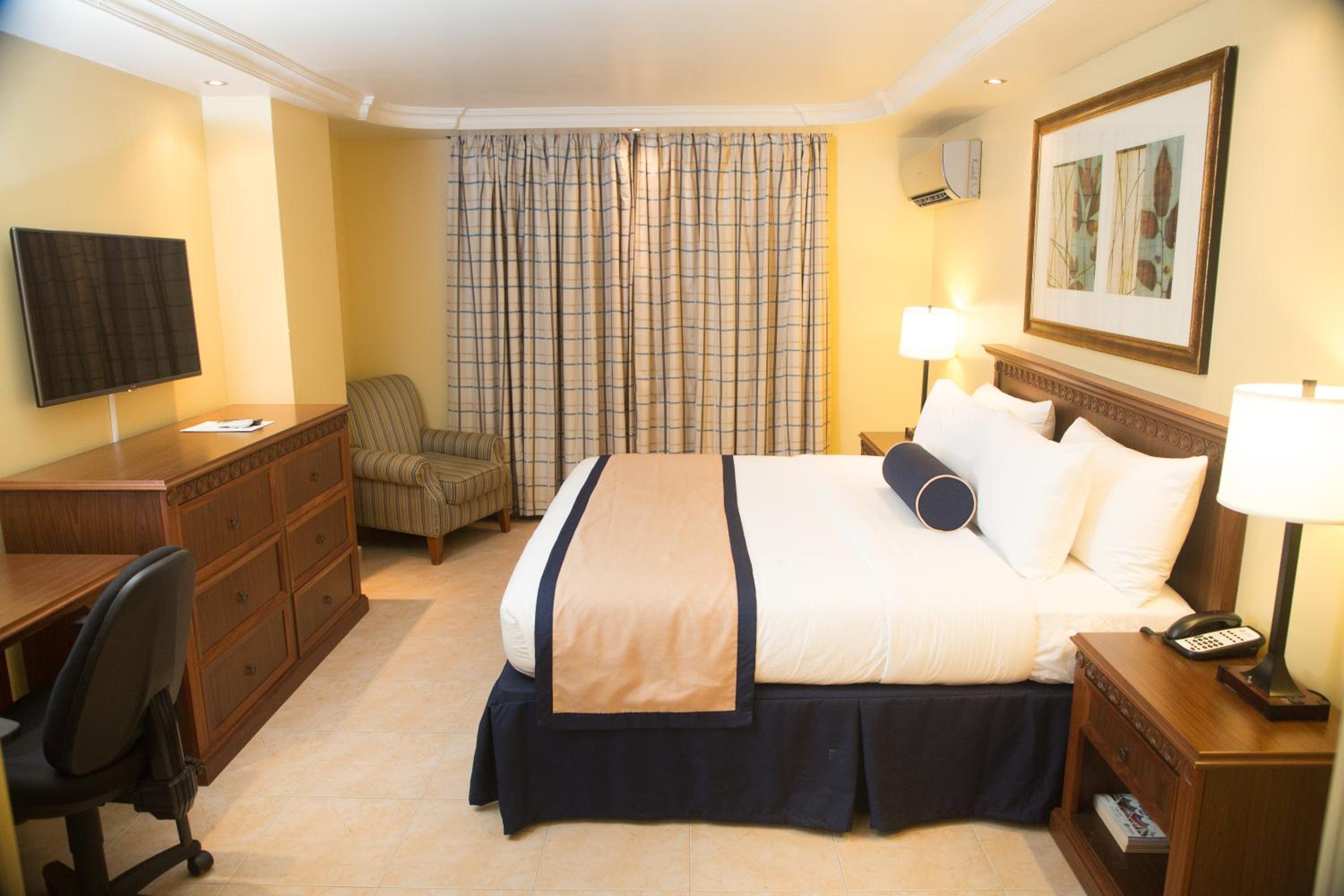 Standard Queen Room