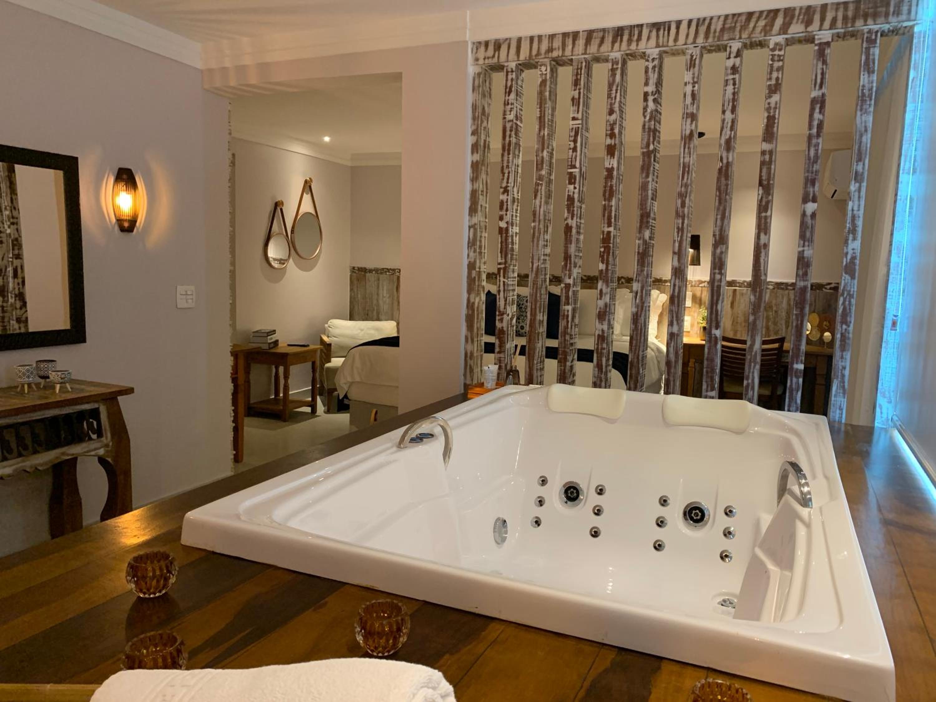 Master Suite with Hot Tub (2 Adults) photo 3
