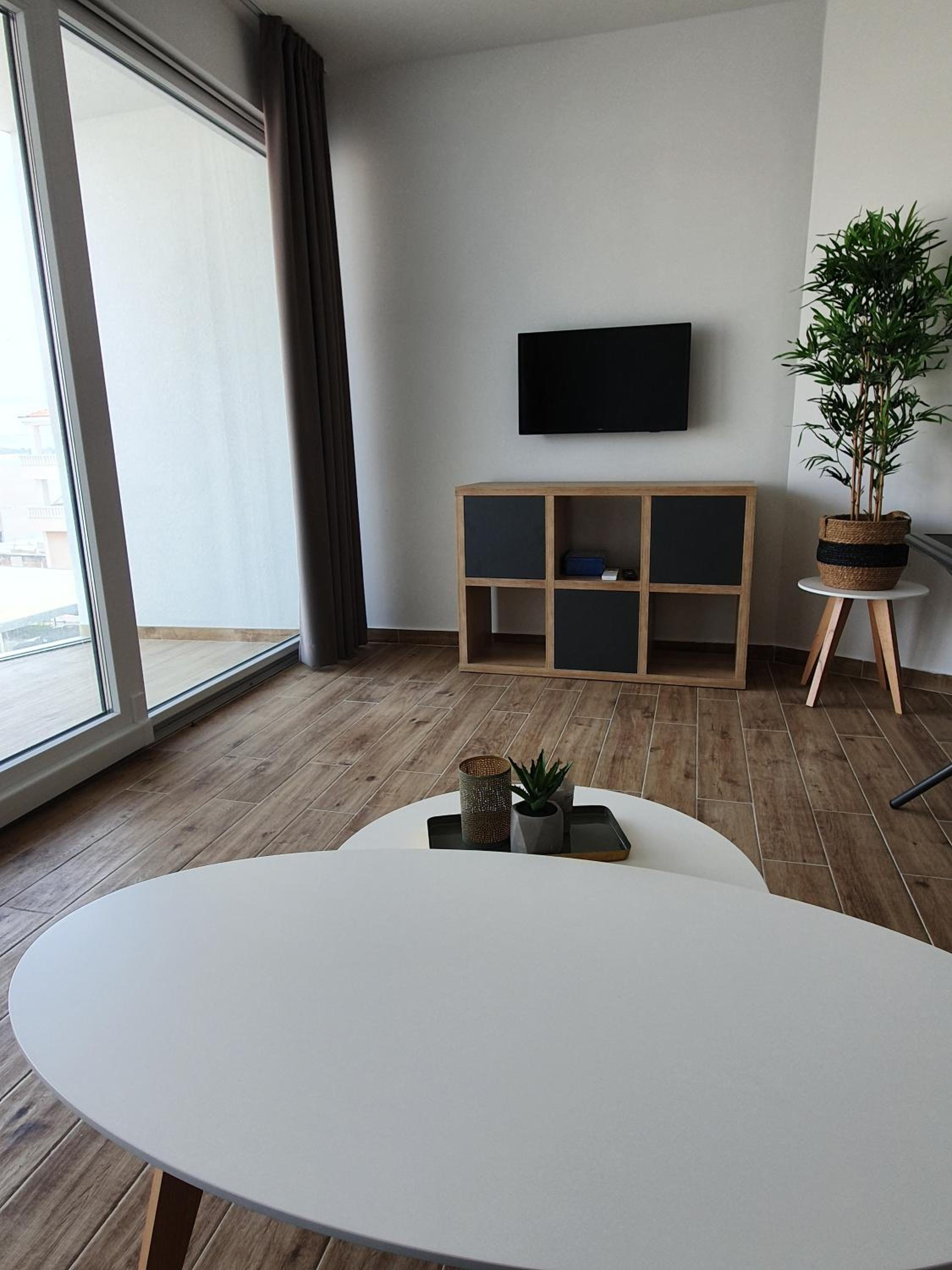 One-Bedroom Apartment with Balcony and Sea View - First Floor - Photo 13