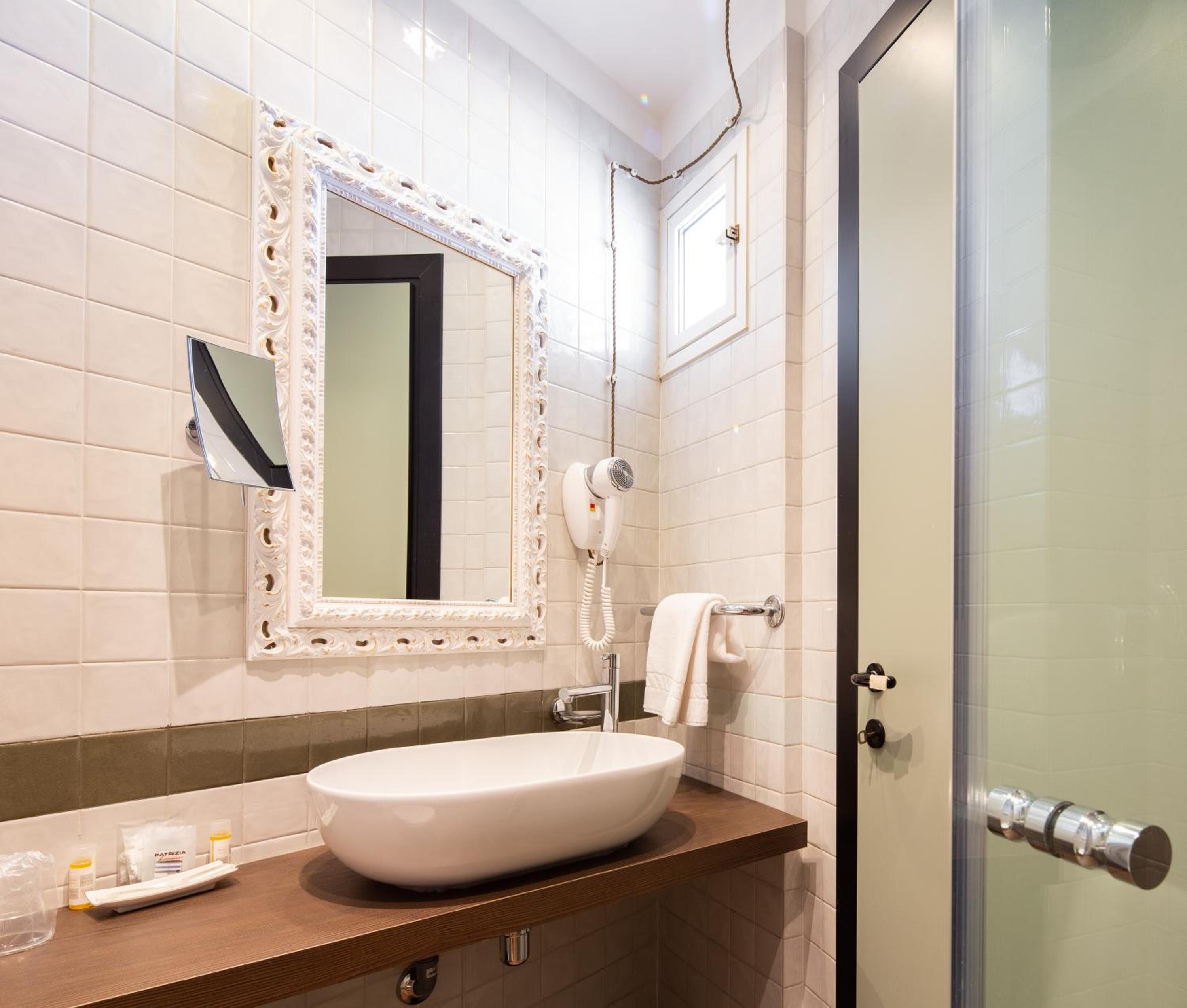 Deluxe Singe Room with Balcony and Sea View photo 2