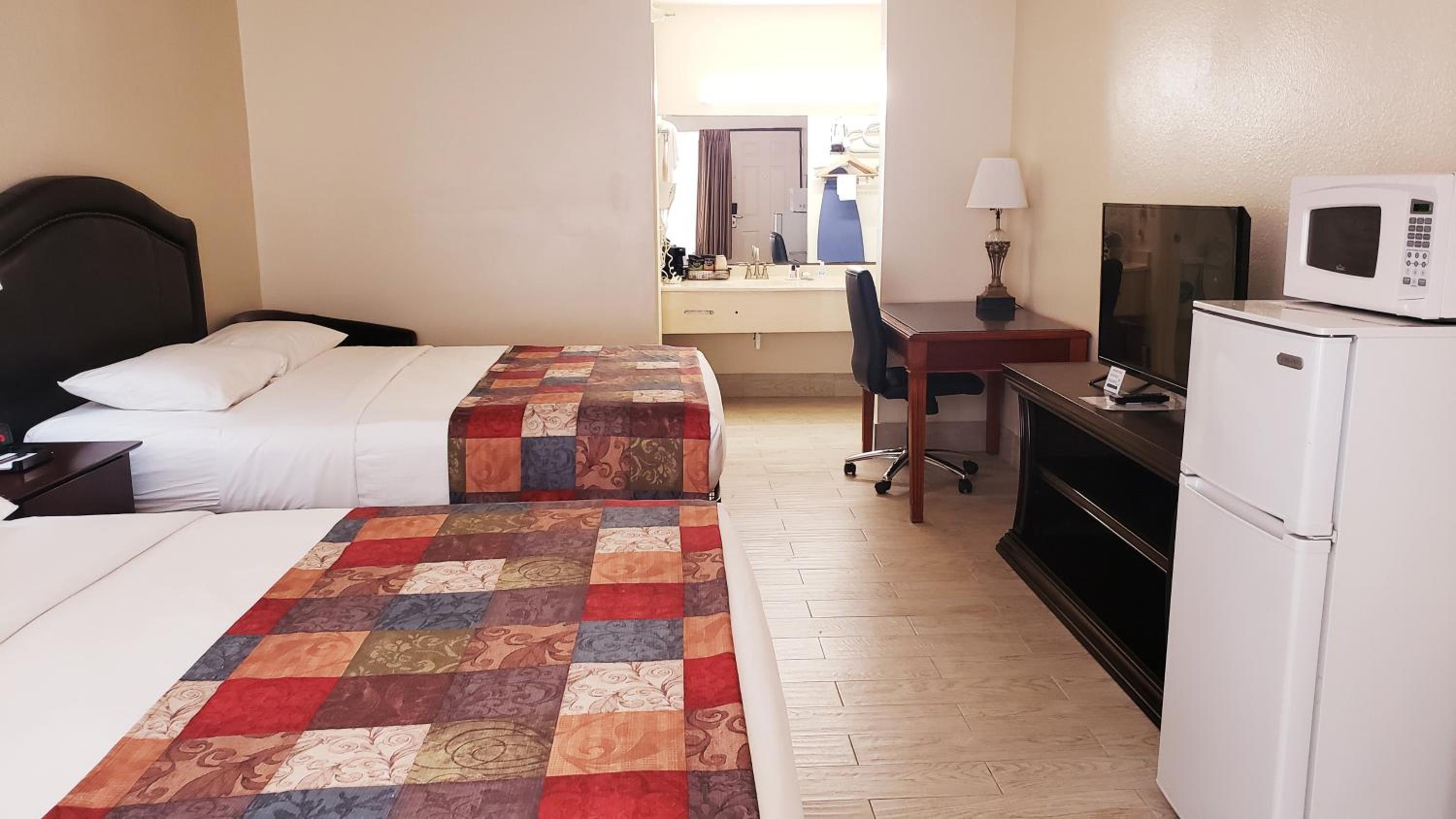 Room with Two Queen Beds - Smoking photo 1