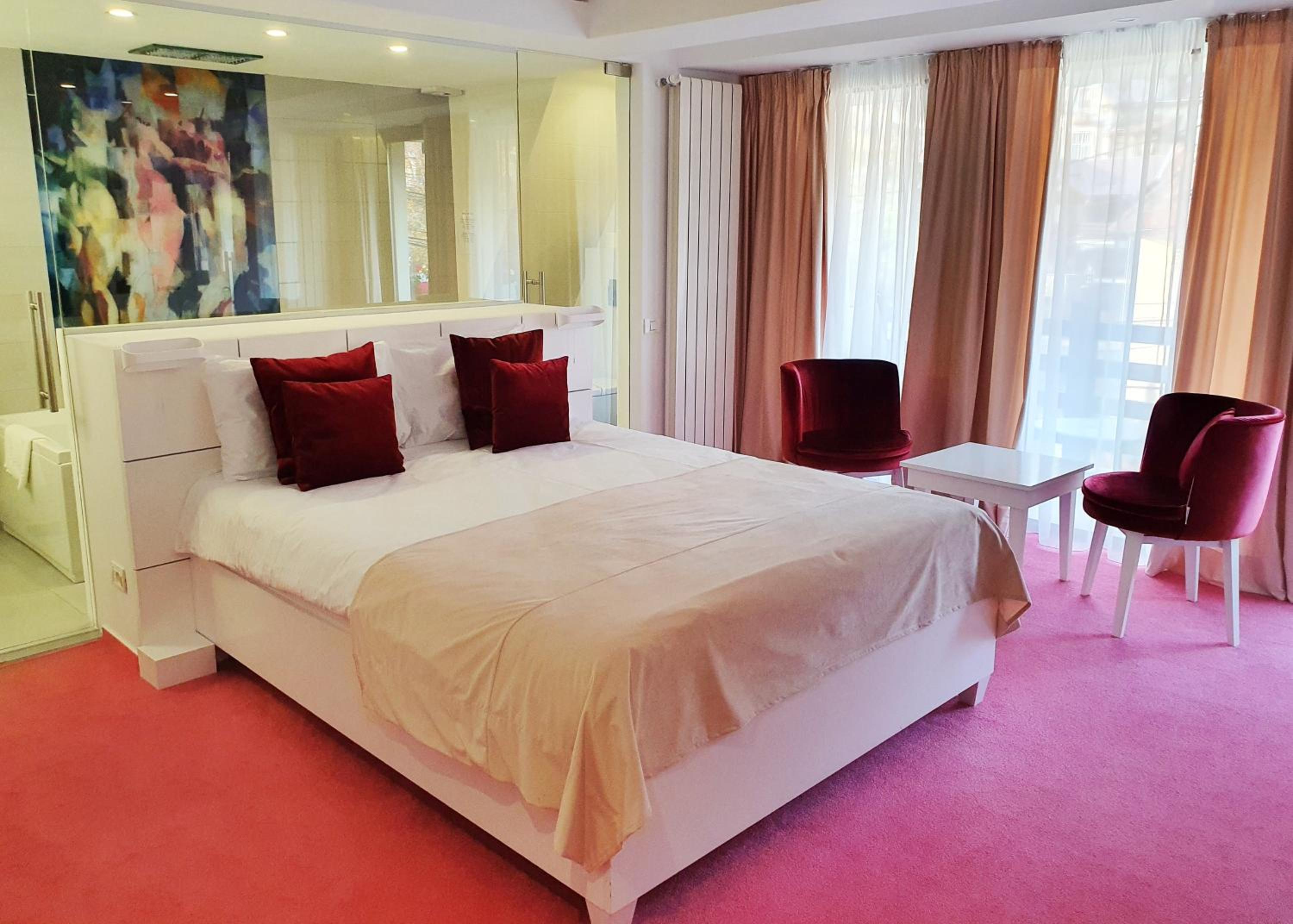 Queen Room with Spa Bath photo 1