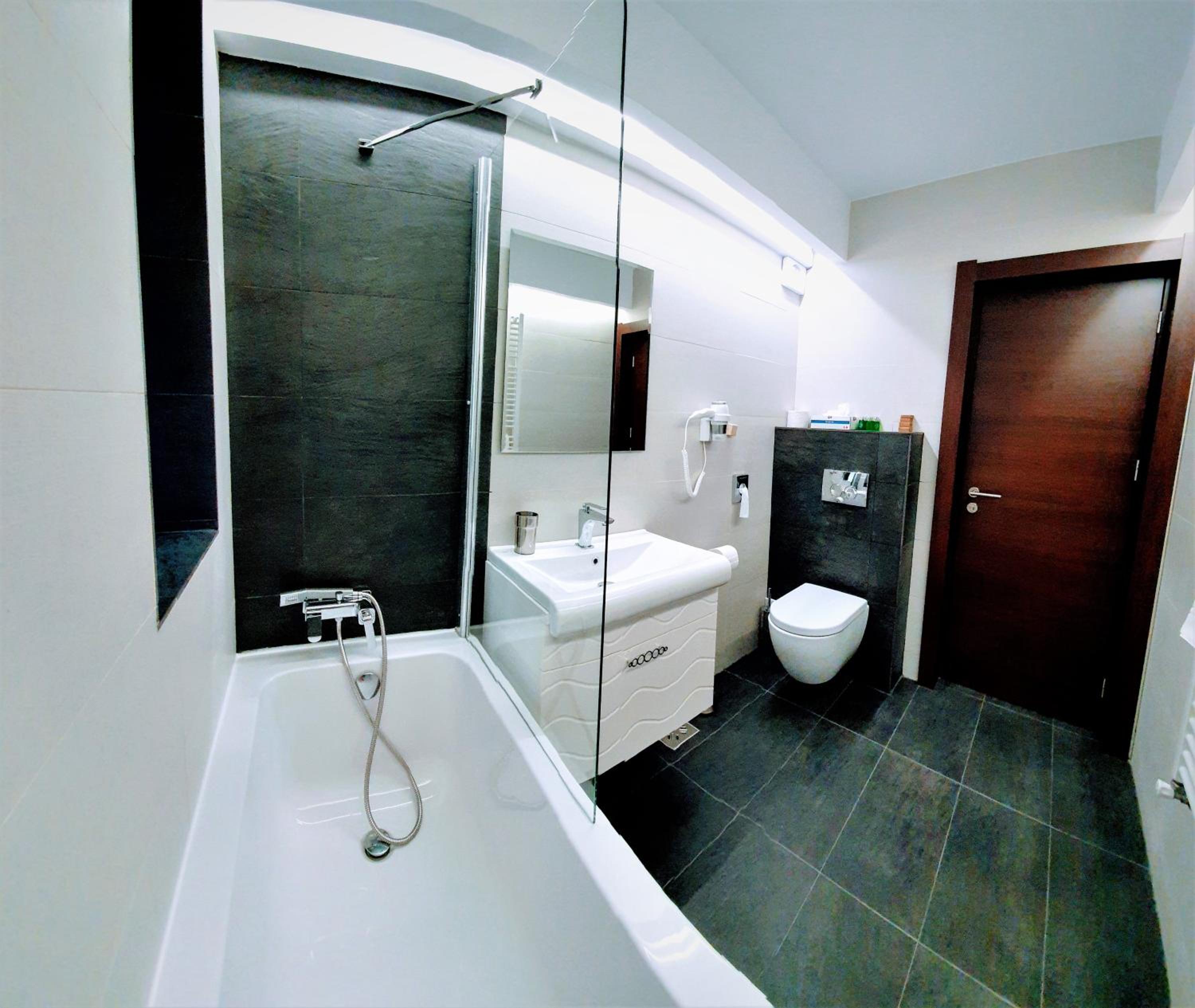 Deluxe Double Room with Balcony photo 3