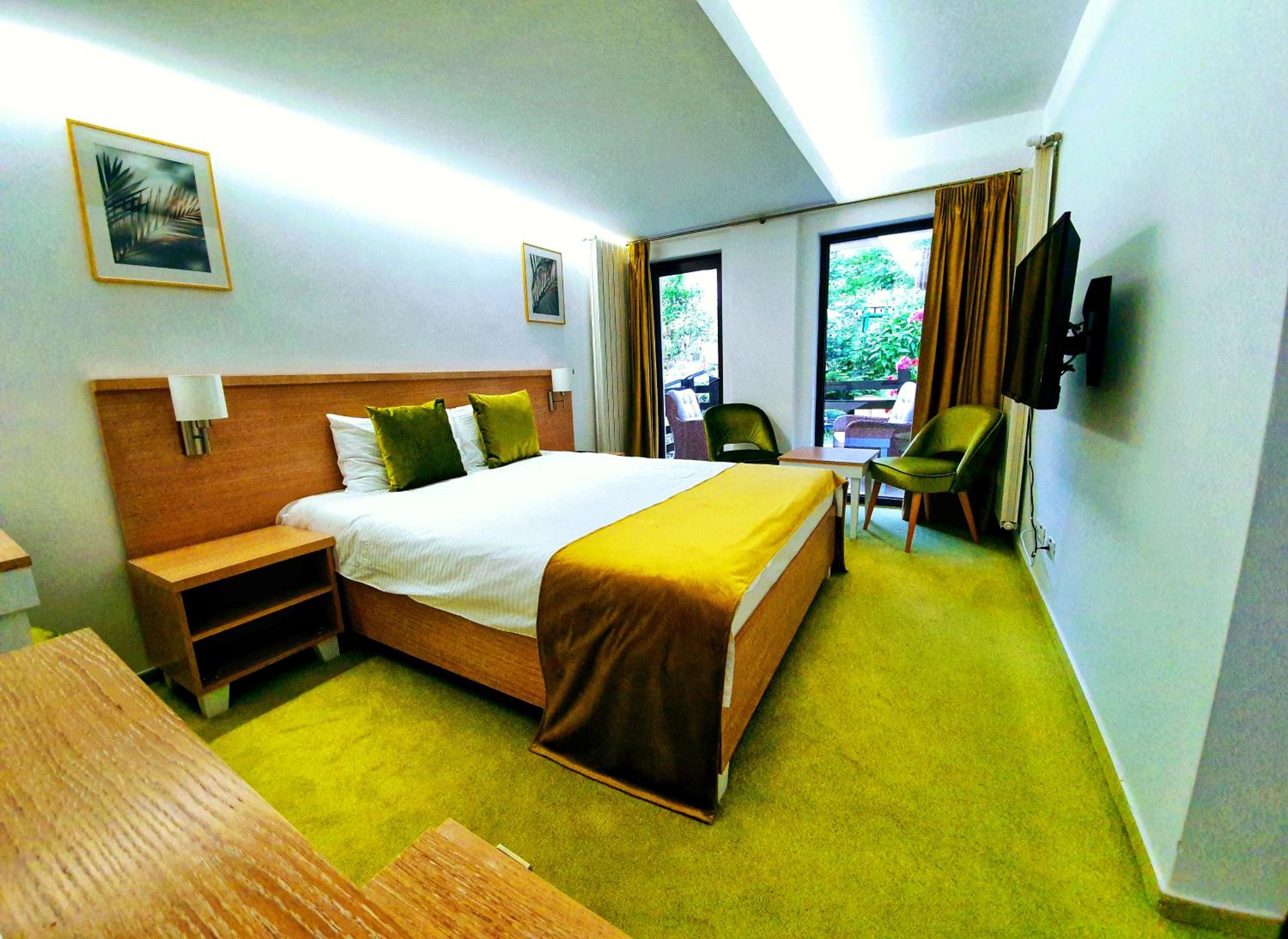 Deluxe Double Room with Balcony photo 1