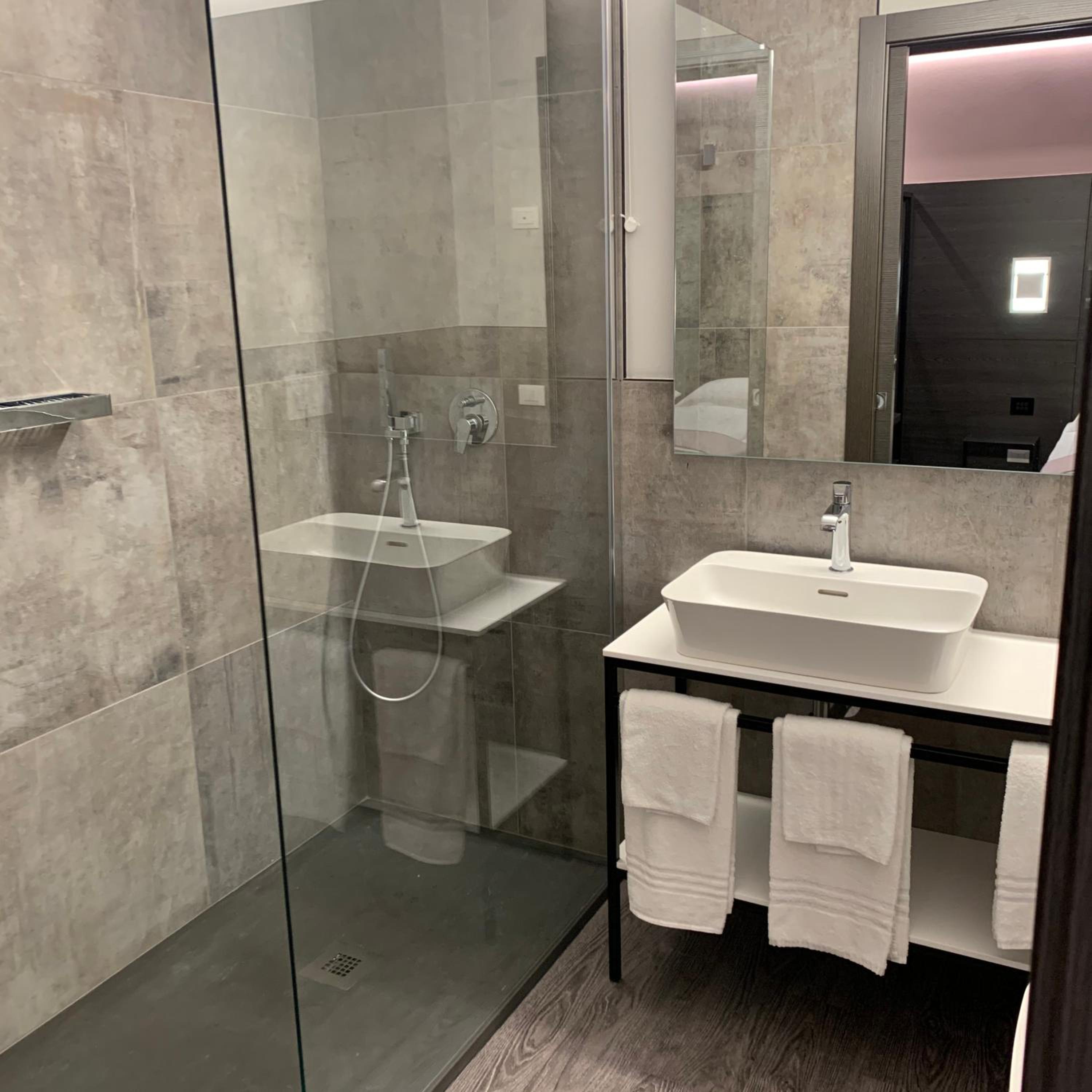 Double Room with Private Bathroom - Photo 5