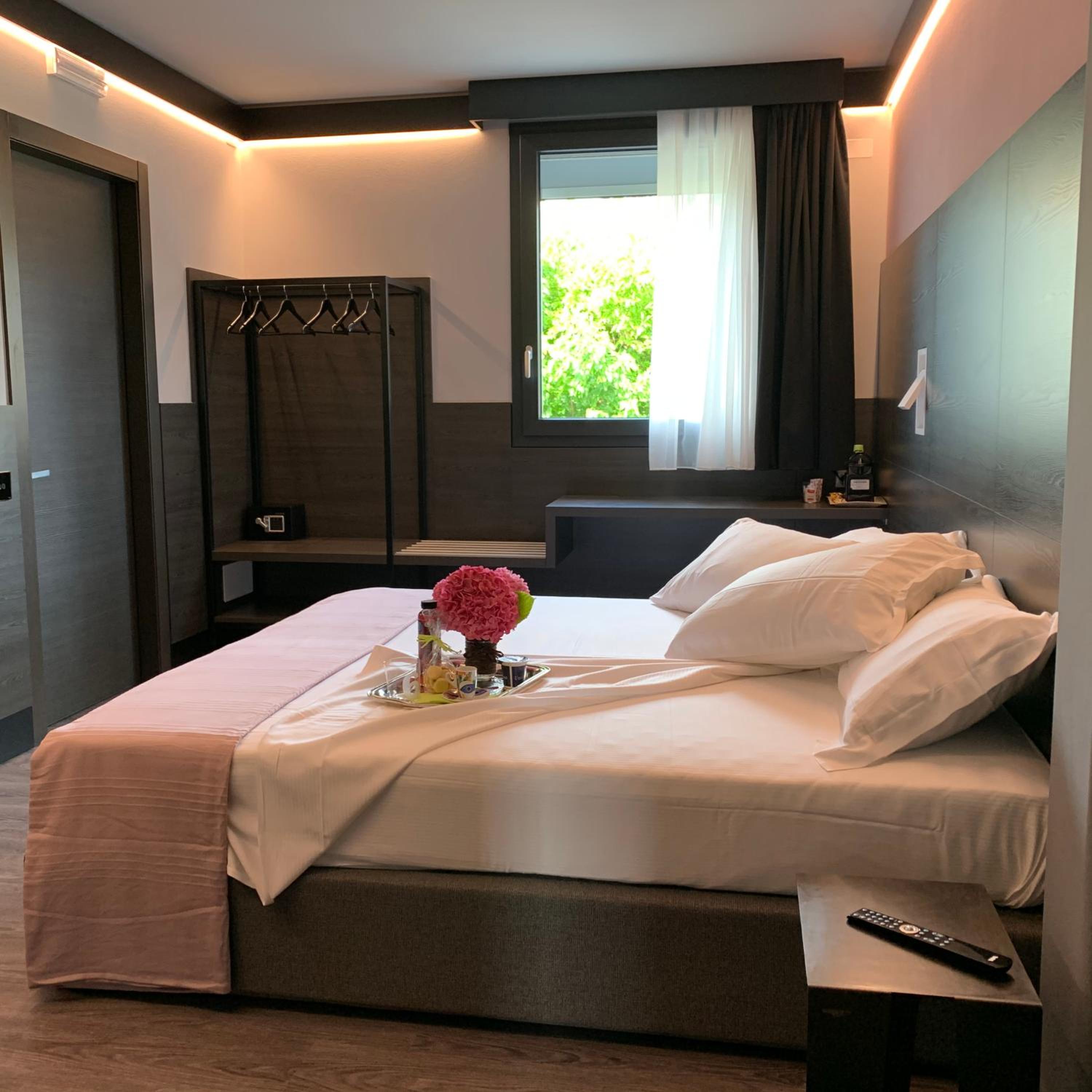 Double Room with Private Bathroom - Photo 1