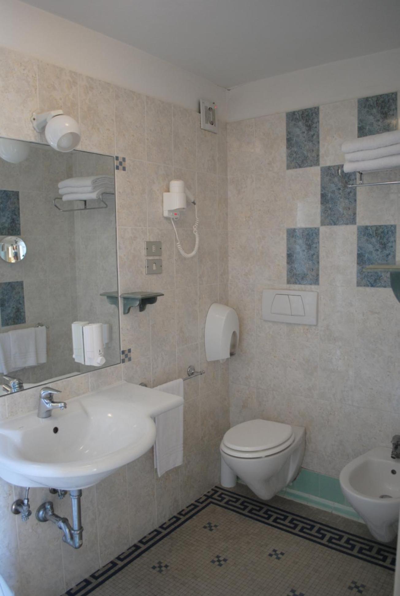 Two Connecting Rooms with Balcony and Sea View photo 3