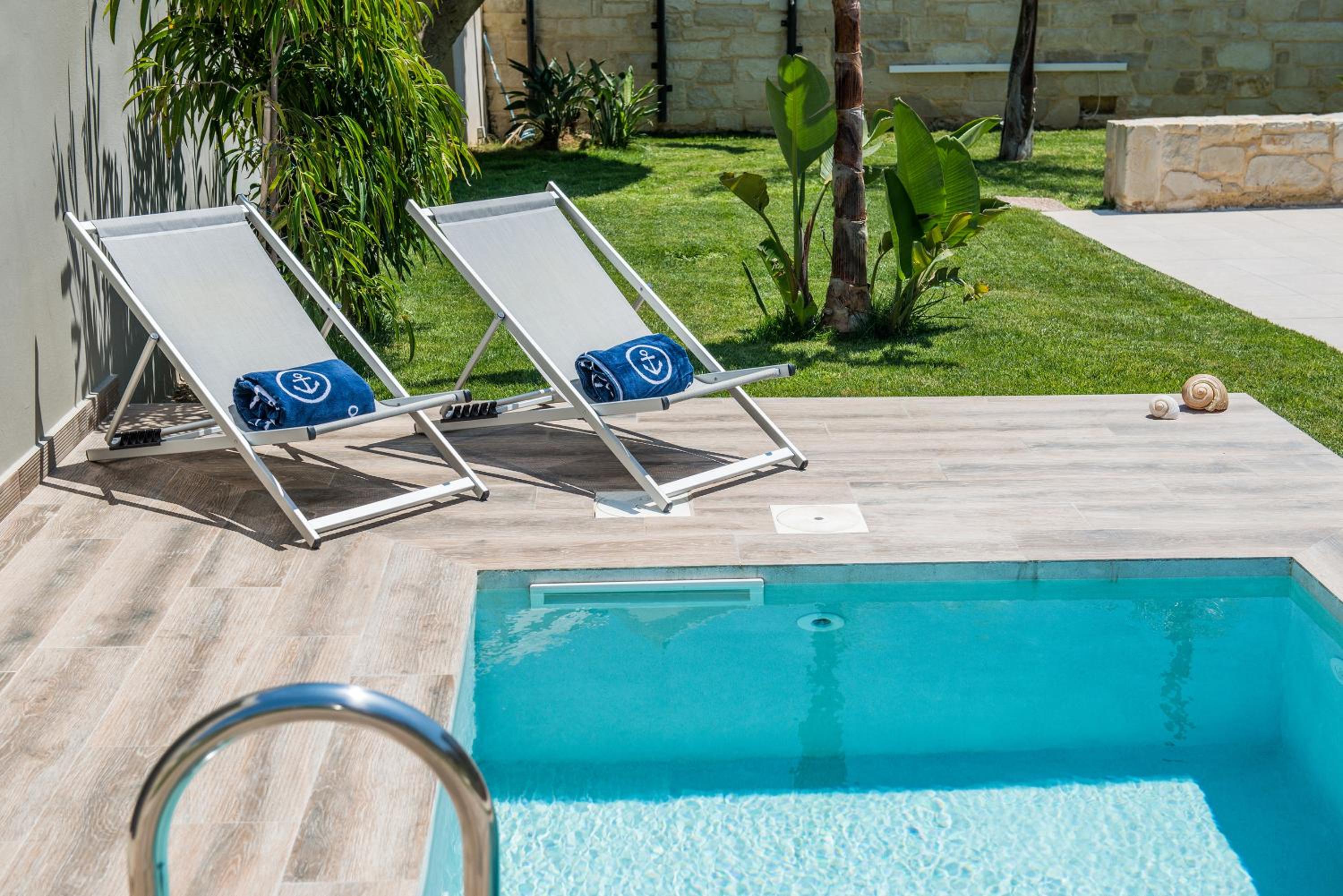 Studio with Private Pool photo 3
