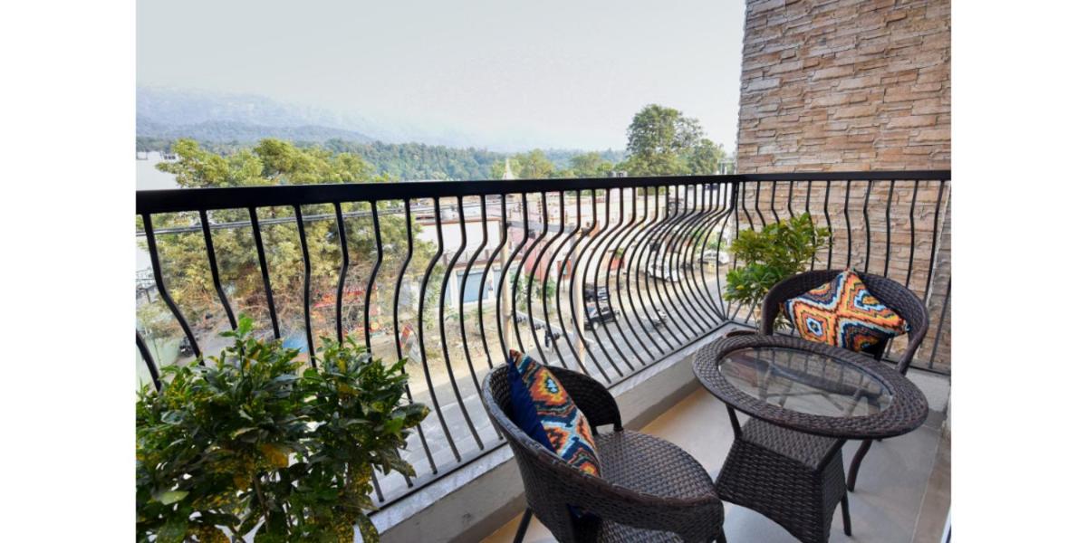 Superior Room with Balcony - Photo 3