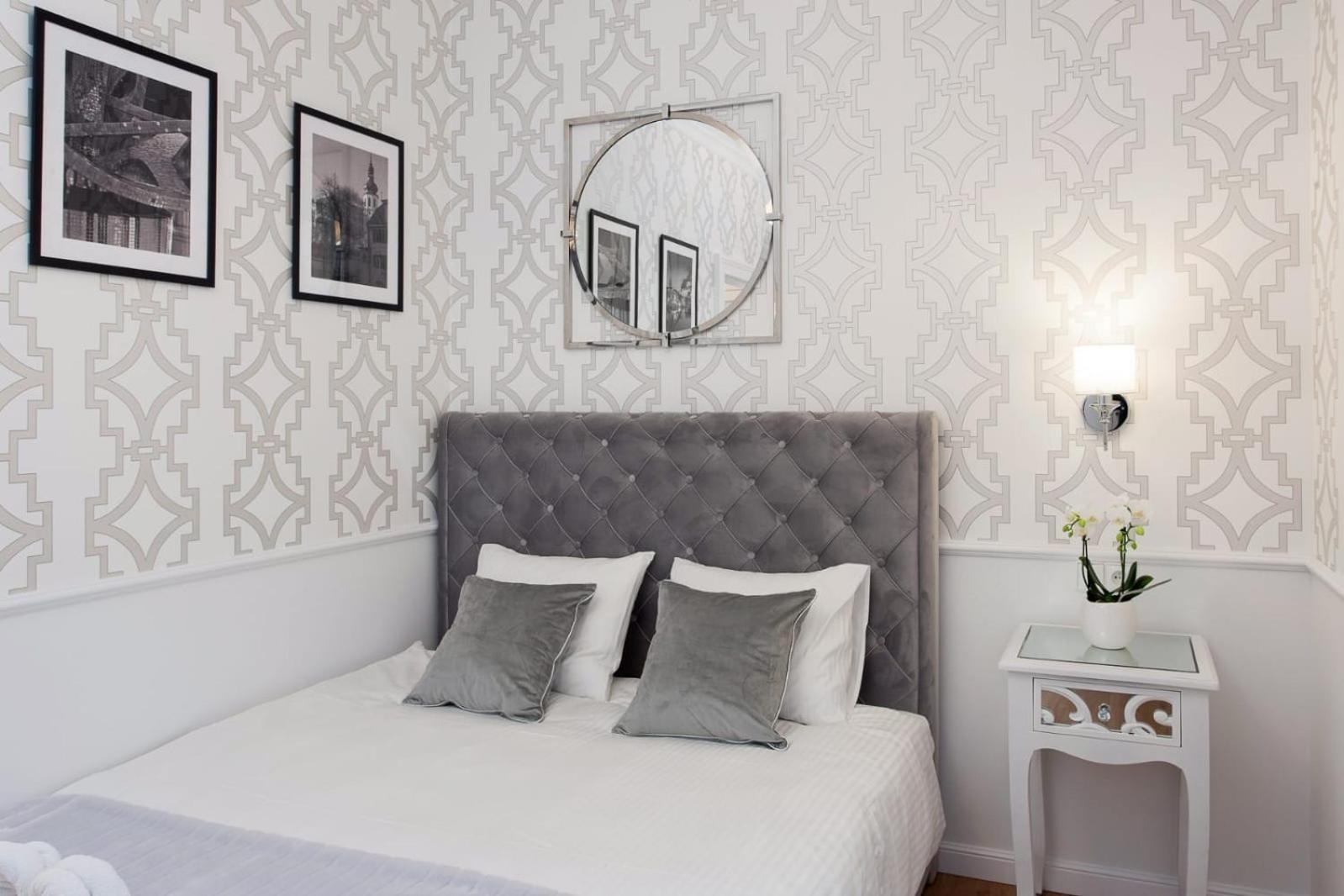 Two-Bedroom Apartment - Photo 9