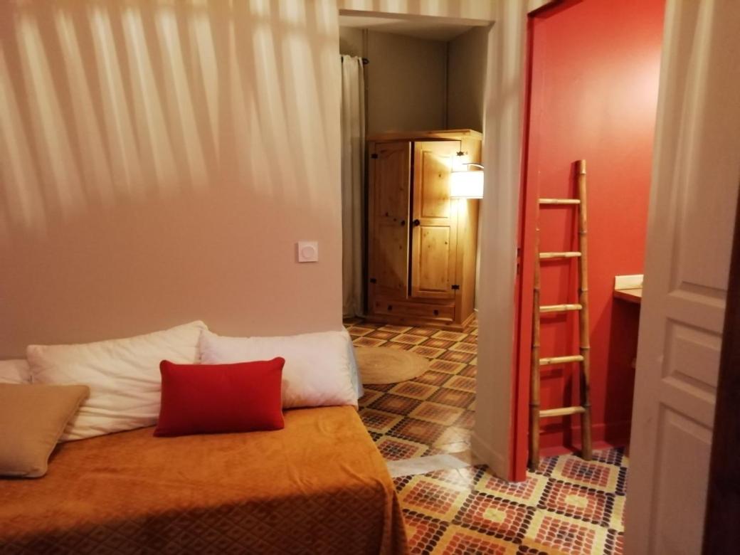Triple Room with Private Bathroom - Photo 2