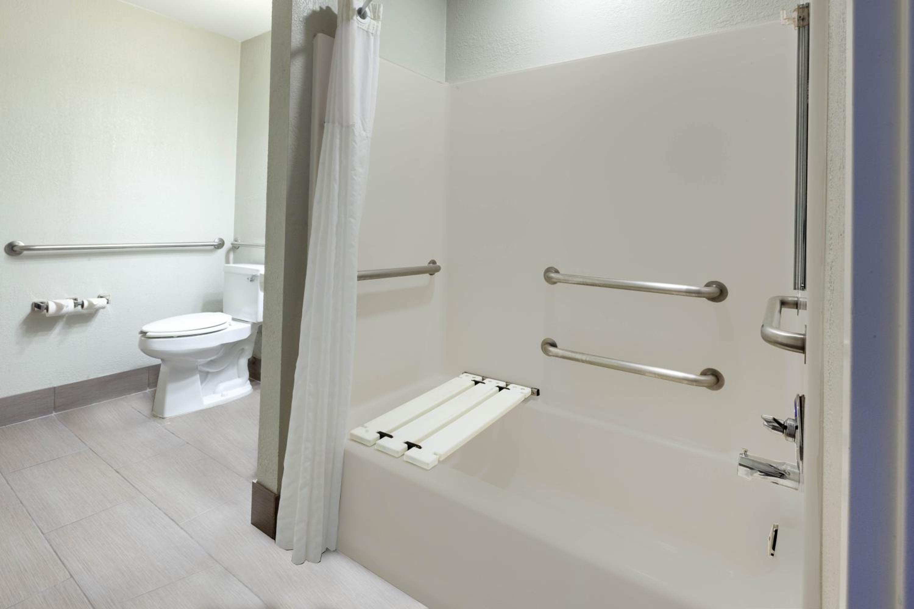 Queen Room - Disability Access/Non-Smoking - Photo 4
