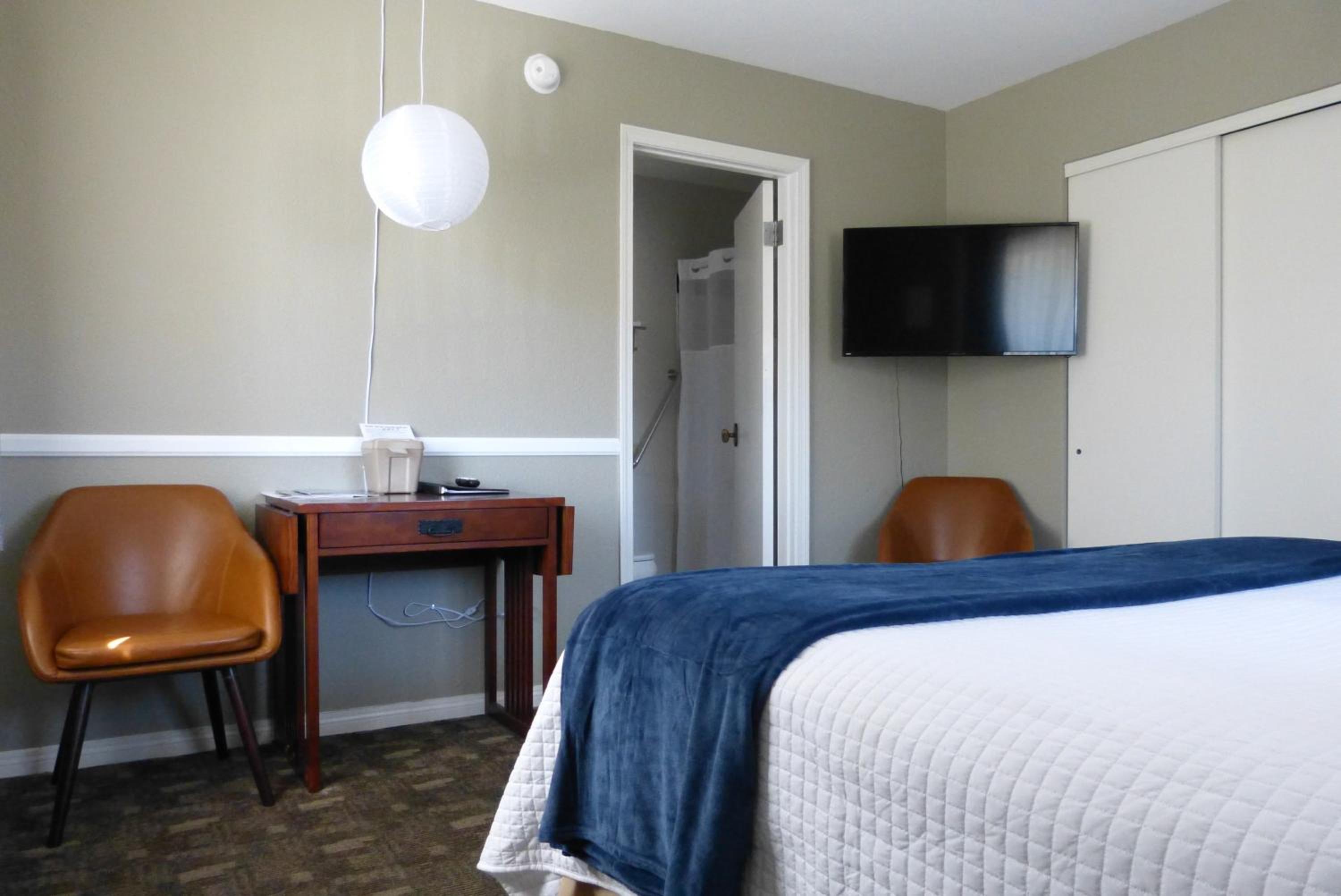 Queen Room - Photo 2