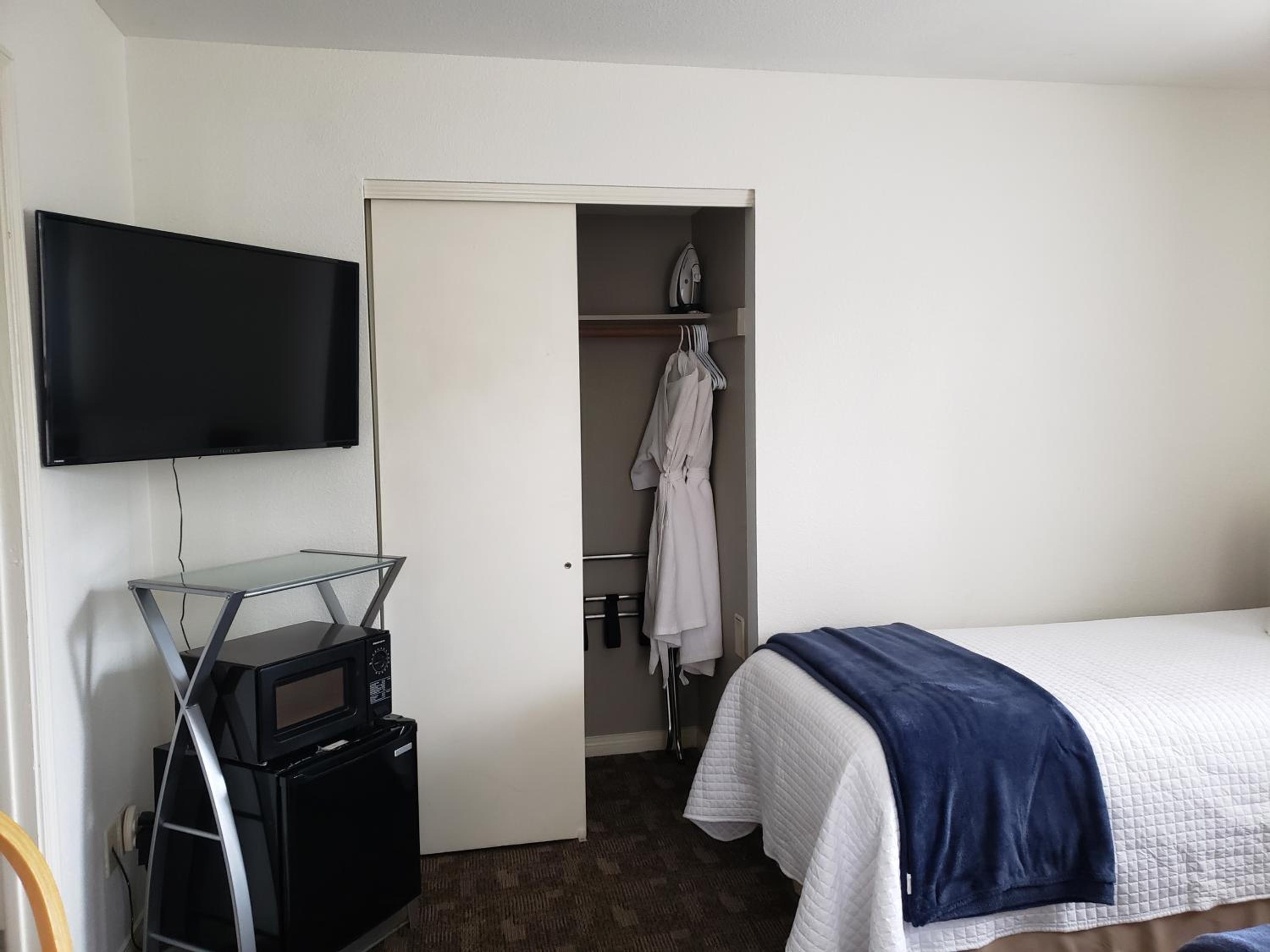 Twin Room - Photo 2