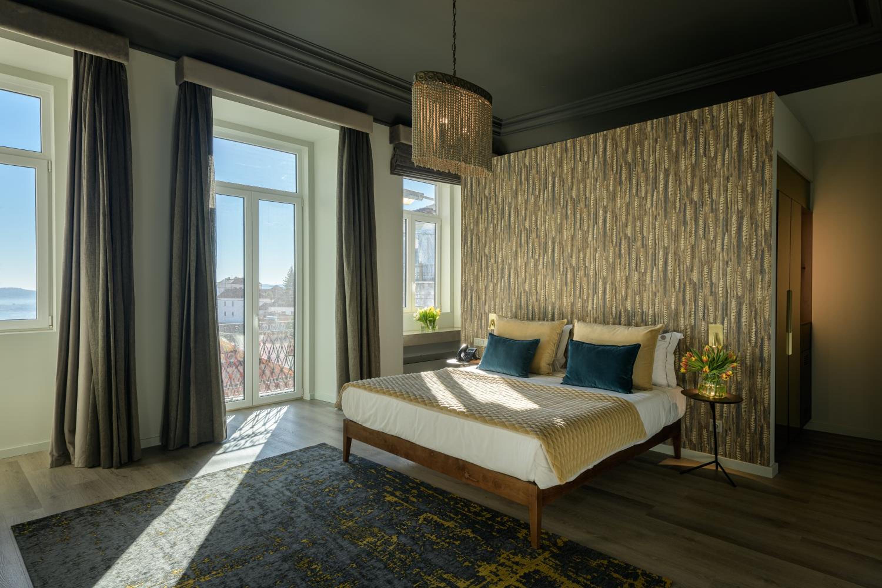 Executive Suite - Photo 5