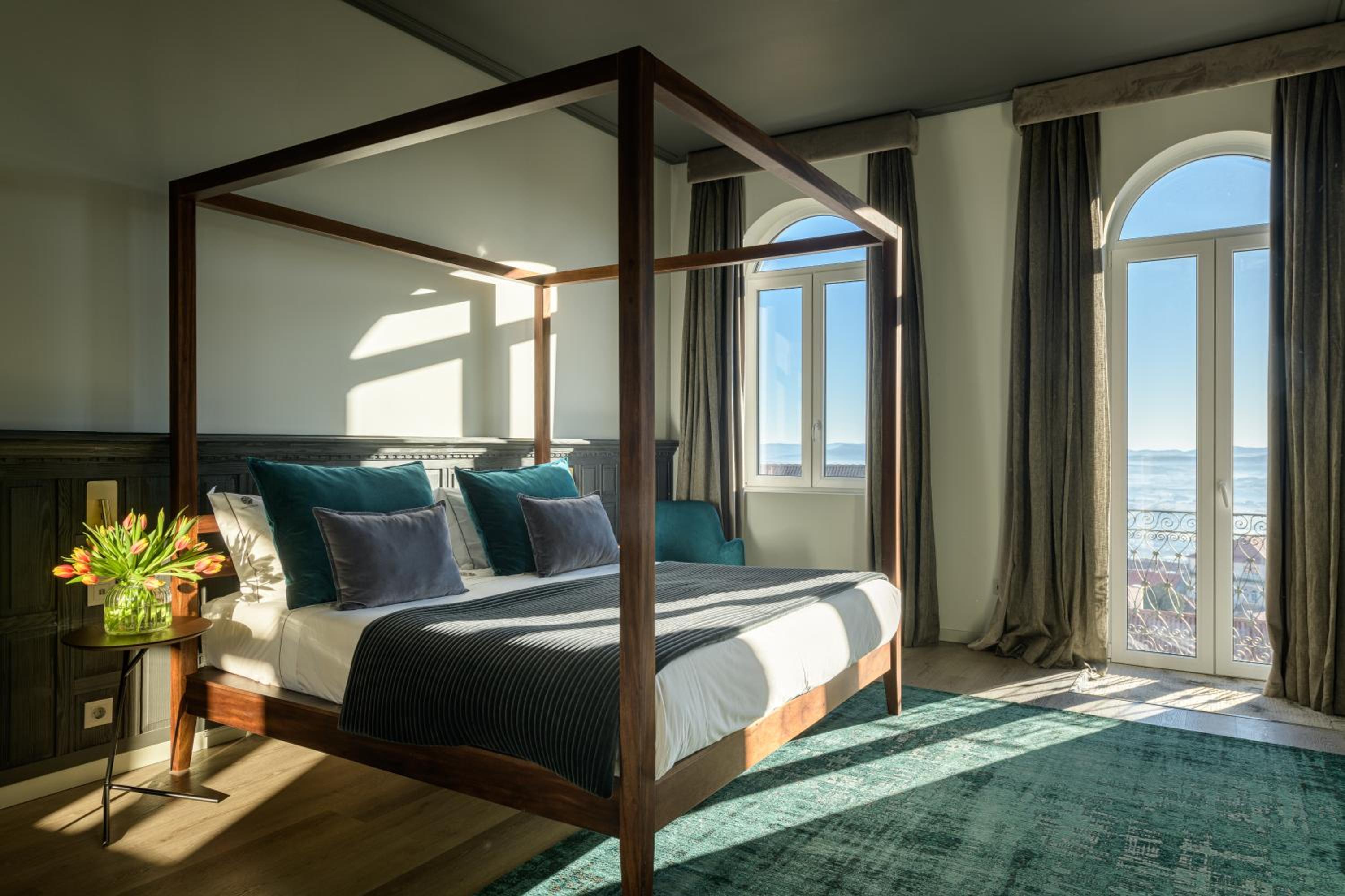 Executive Suite - Photo 1