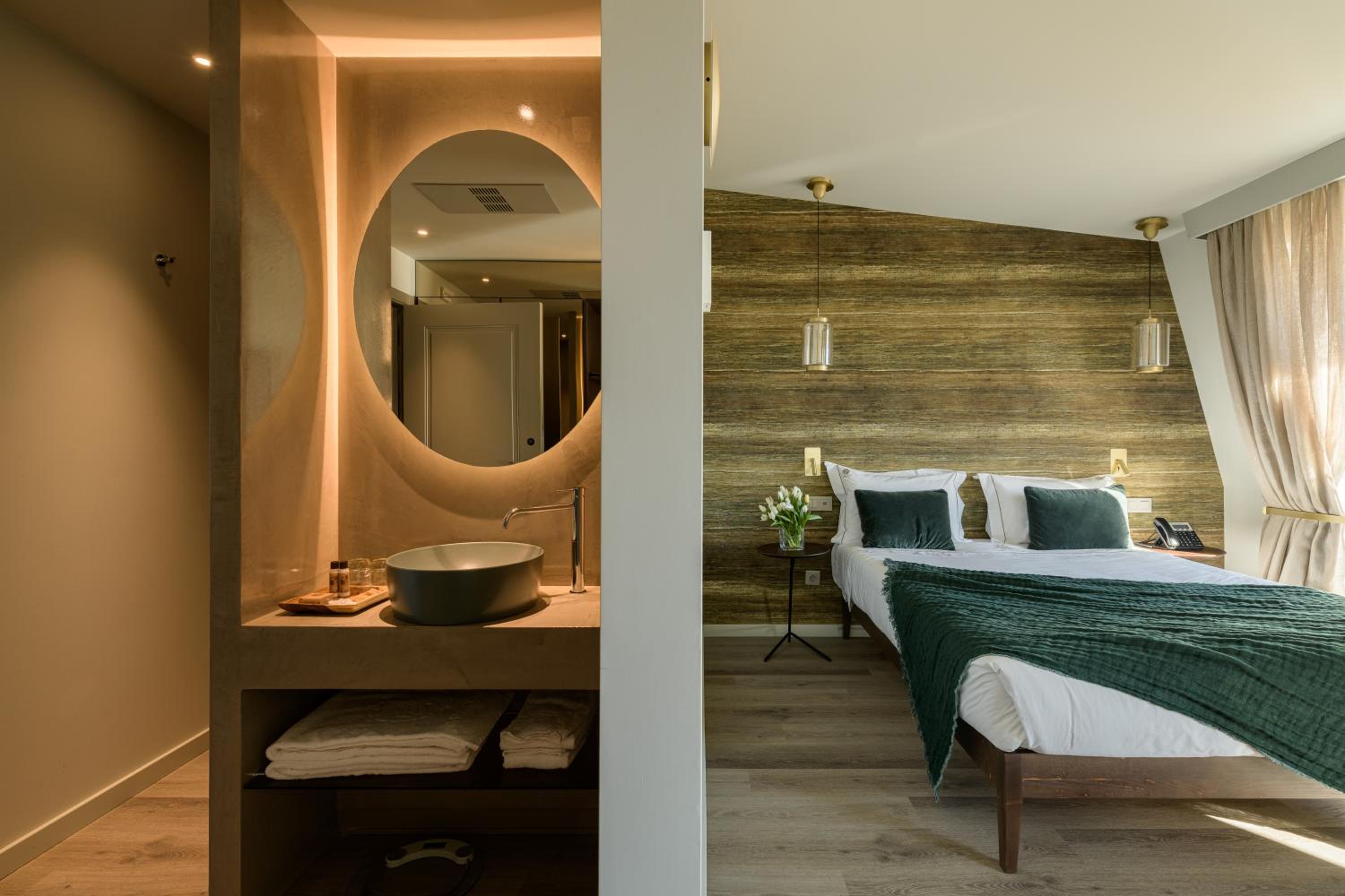 Deluxe Double or Twin Room - Photo 6