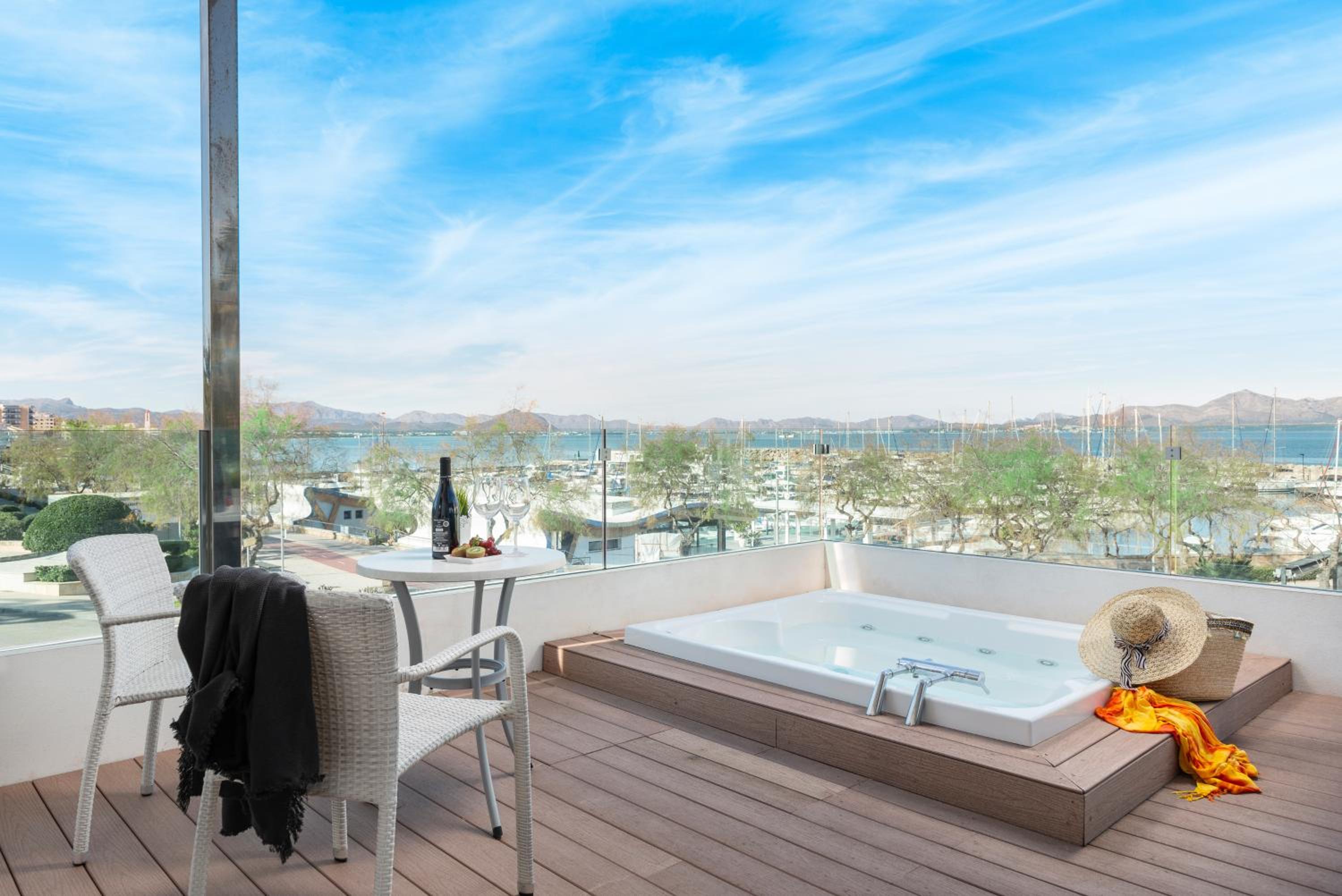  Deluxe Double Room with Hot Tub and Sea View photo 3