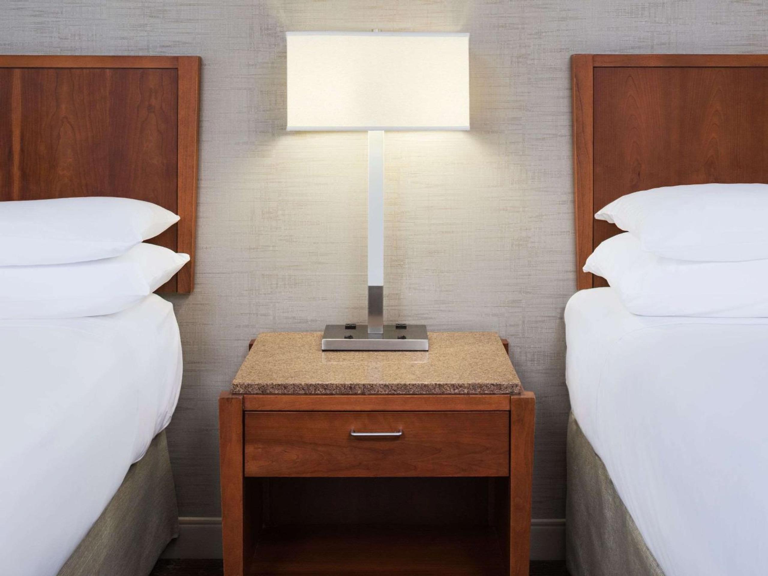 Queen Room with Two Queen Beds photo 1