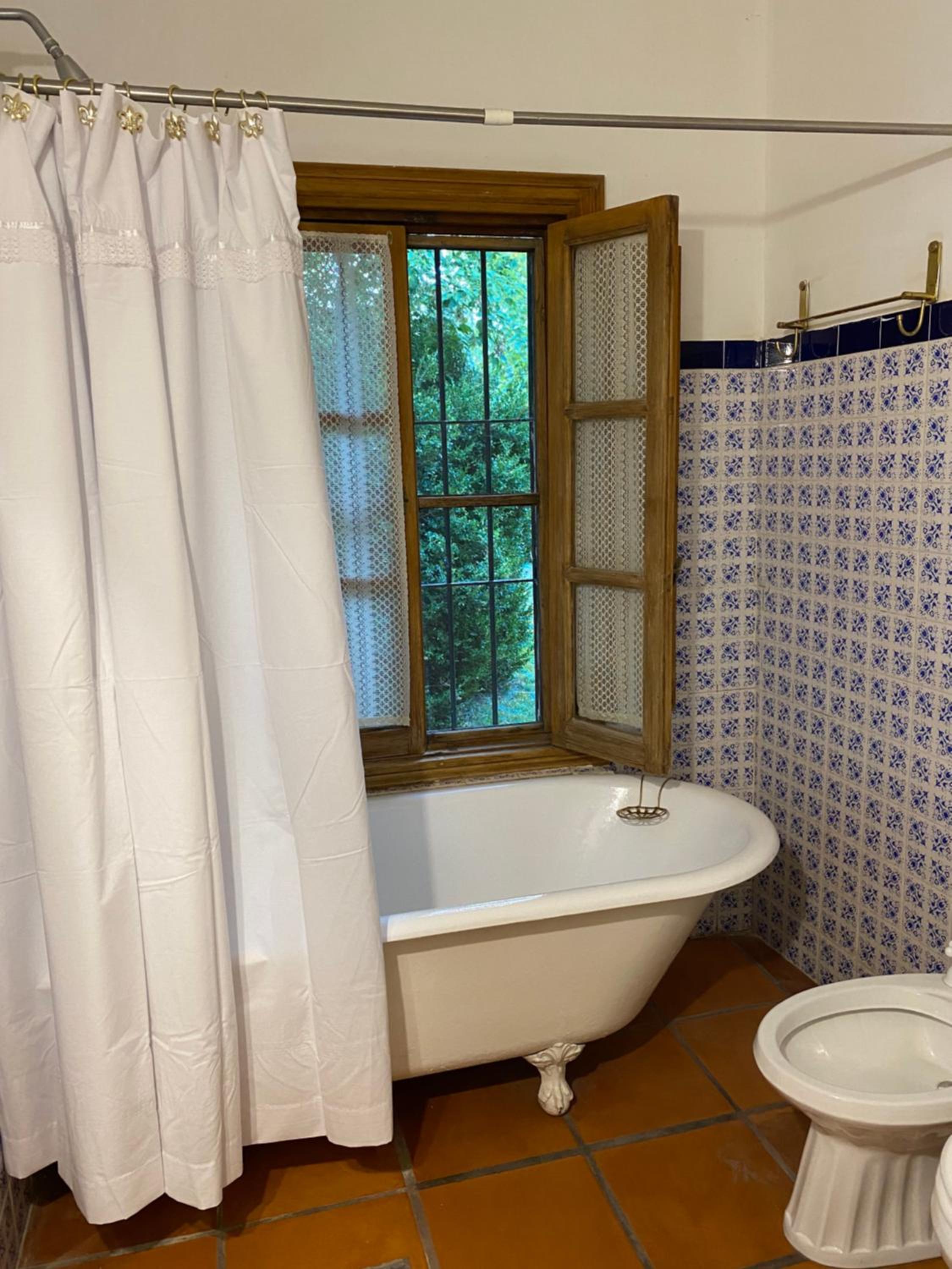 Deluxe King Room photo 2