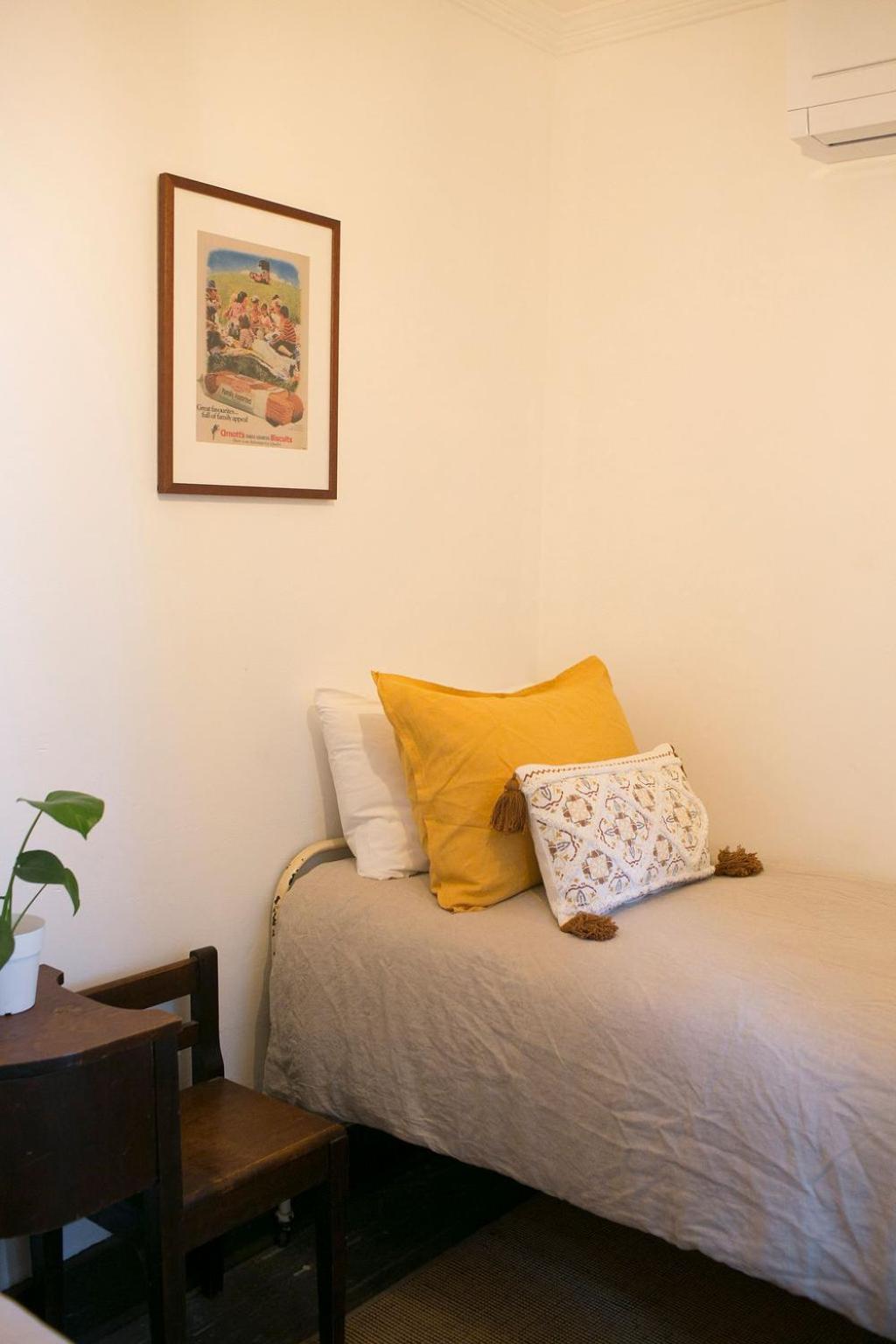 Single Room with Bathroom photo 1