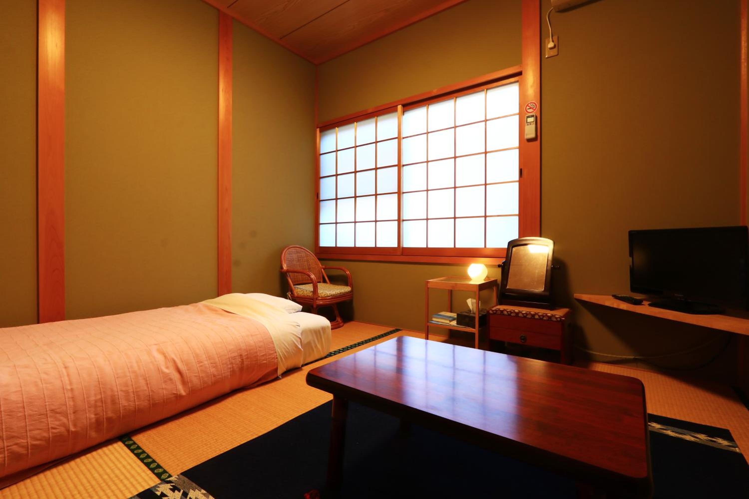 Single Room with Tatami Floor with Shared Bathroom photo 2
