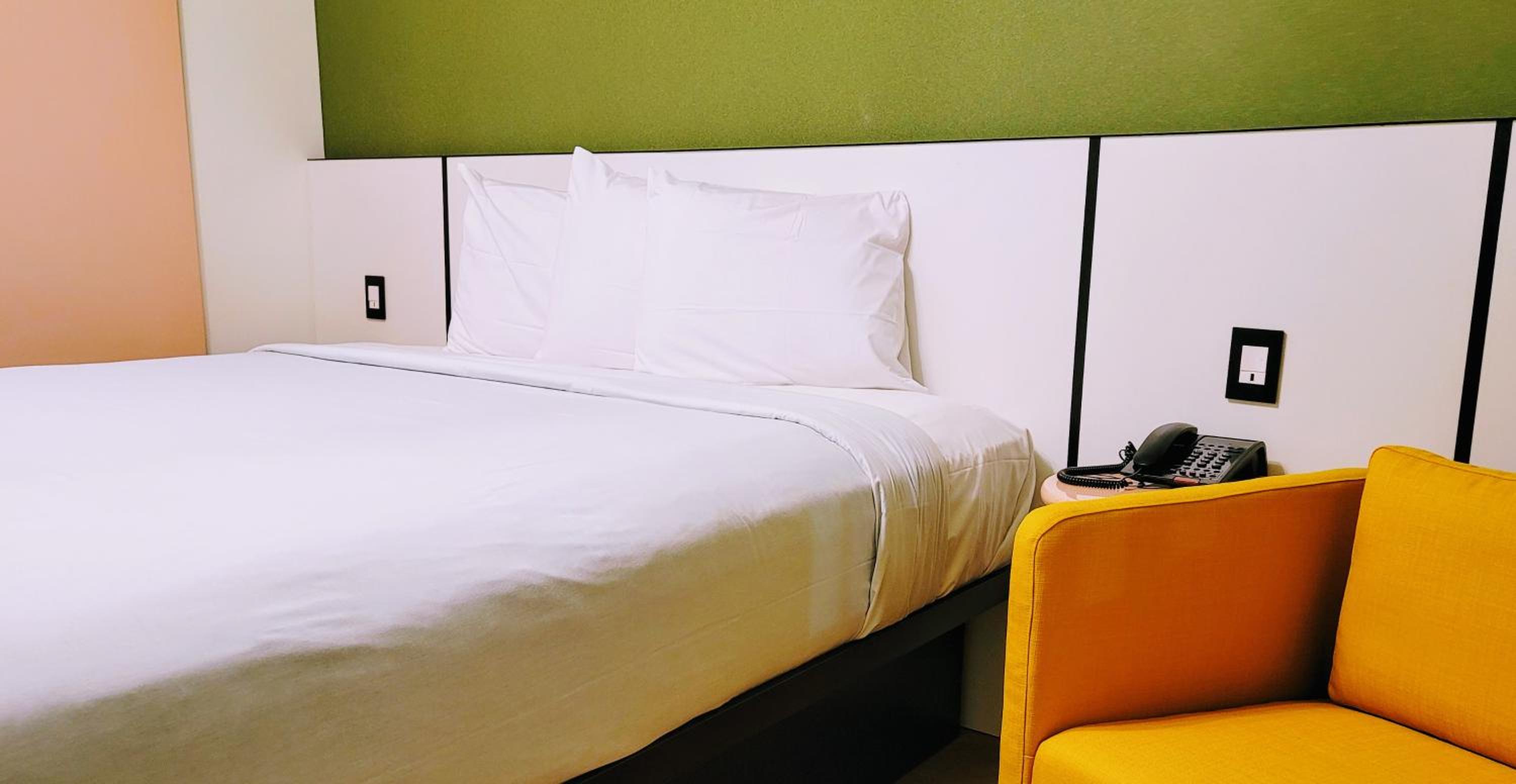 Deluxe King Room - Photo 3