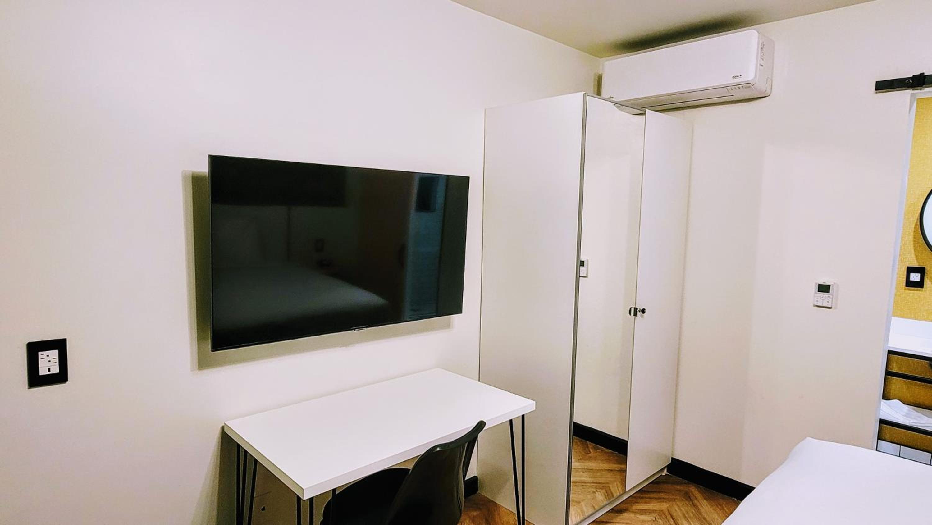 Deluxe King Room - Photo 5