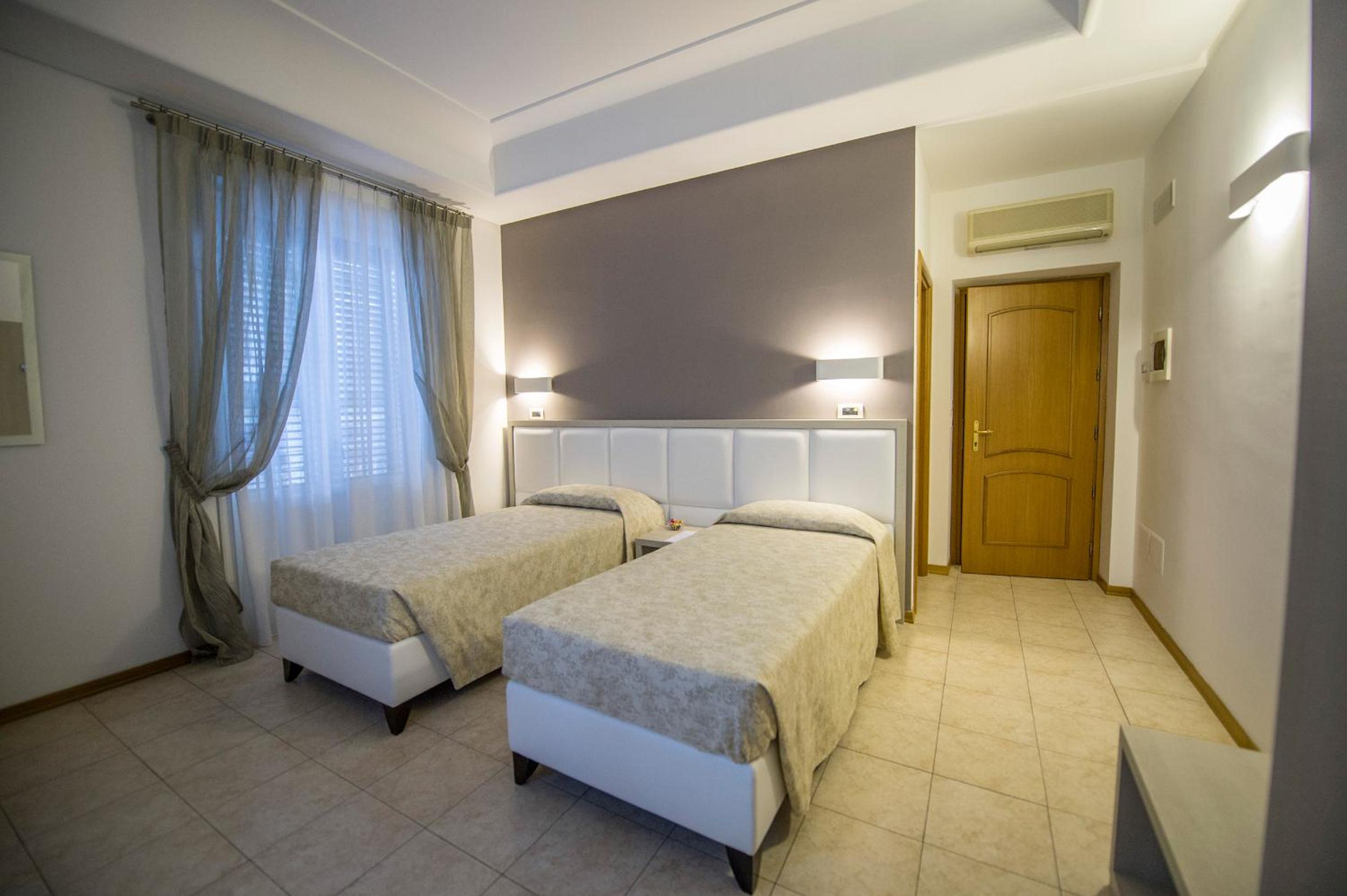 Classic Twin Room - Photo 1