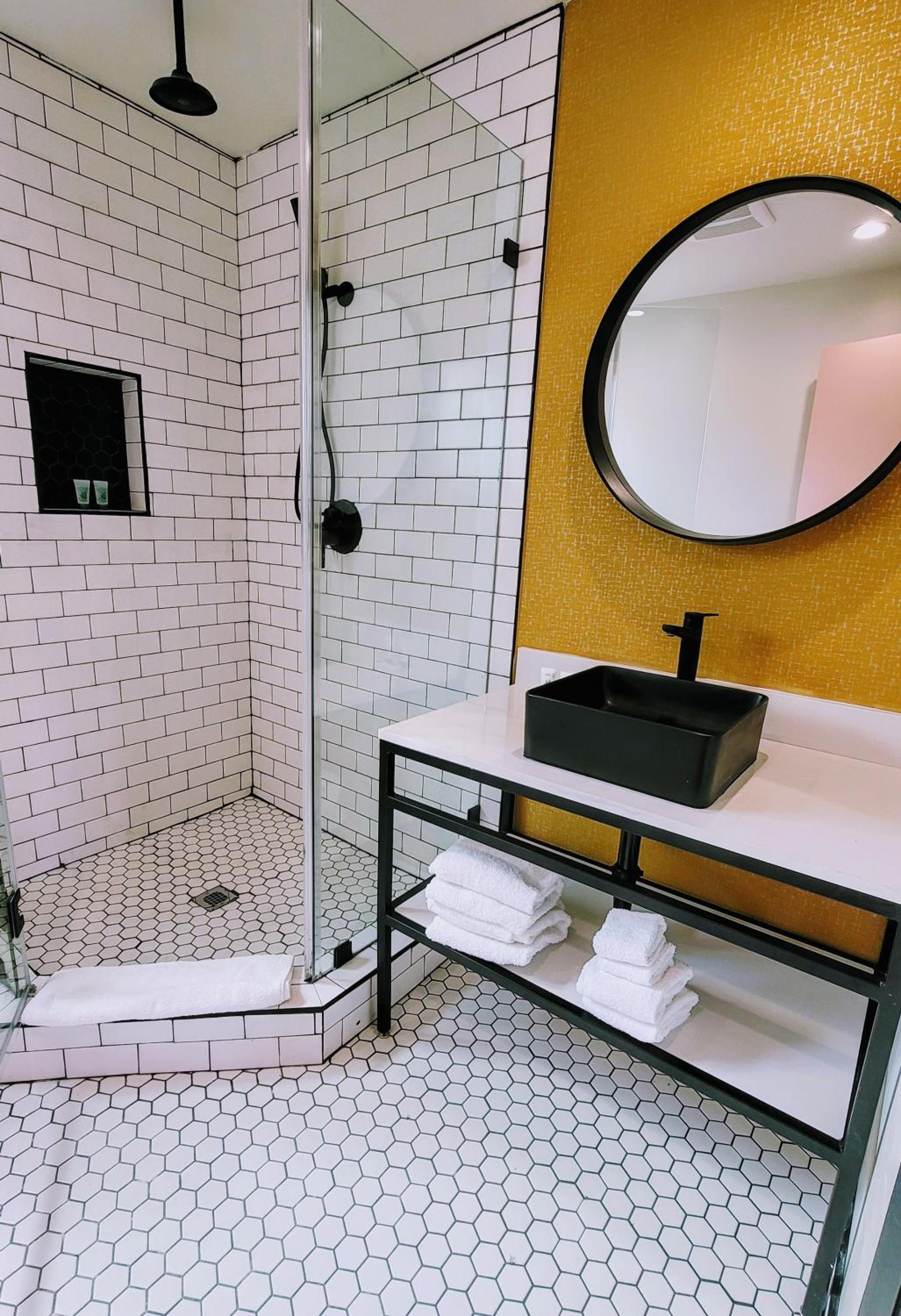 Deluxe Family Suite - Photo 3
