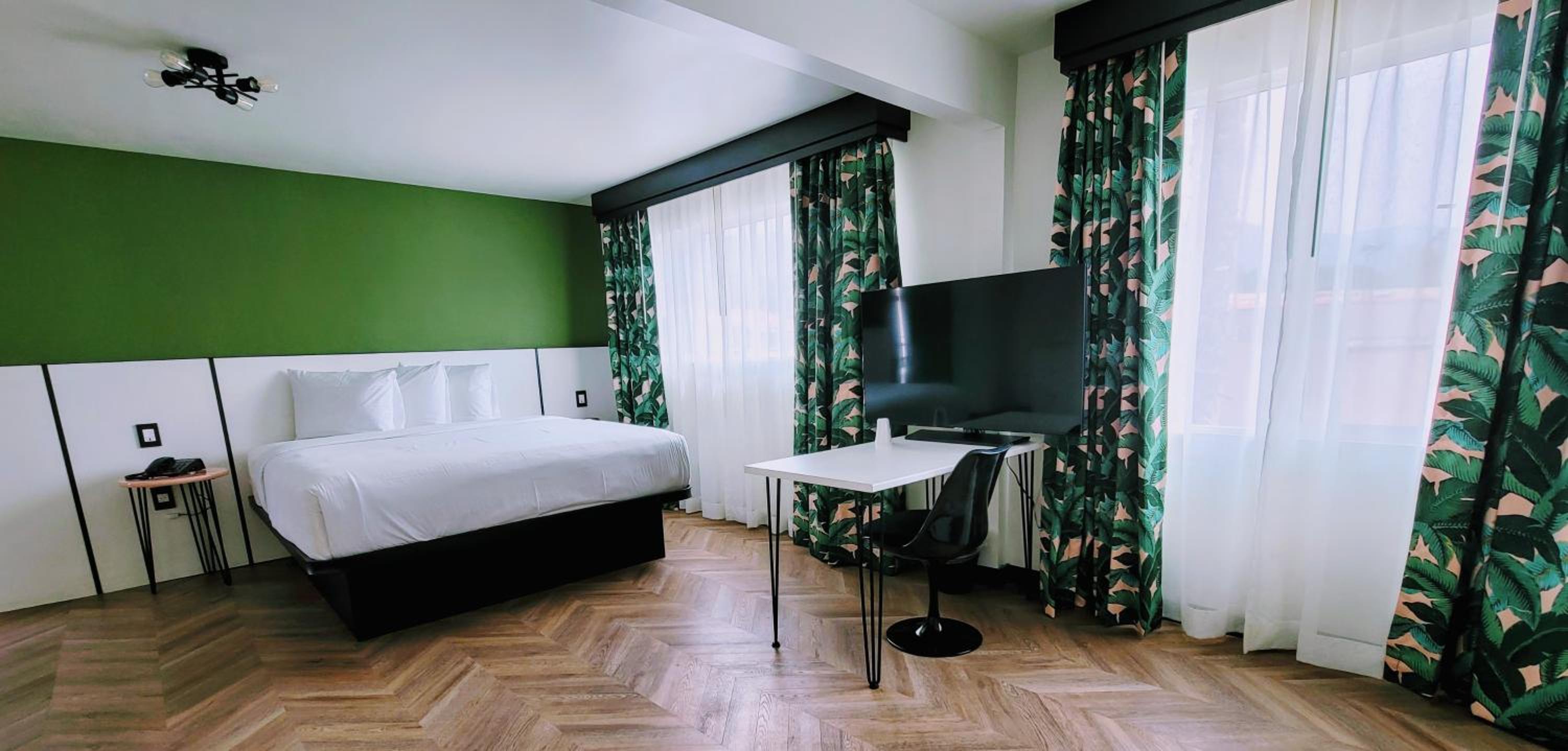Deluxe Family Suite - Photo 4