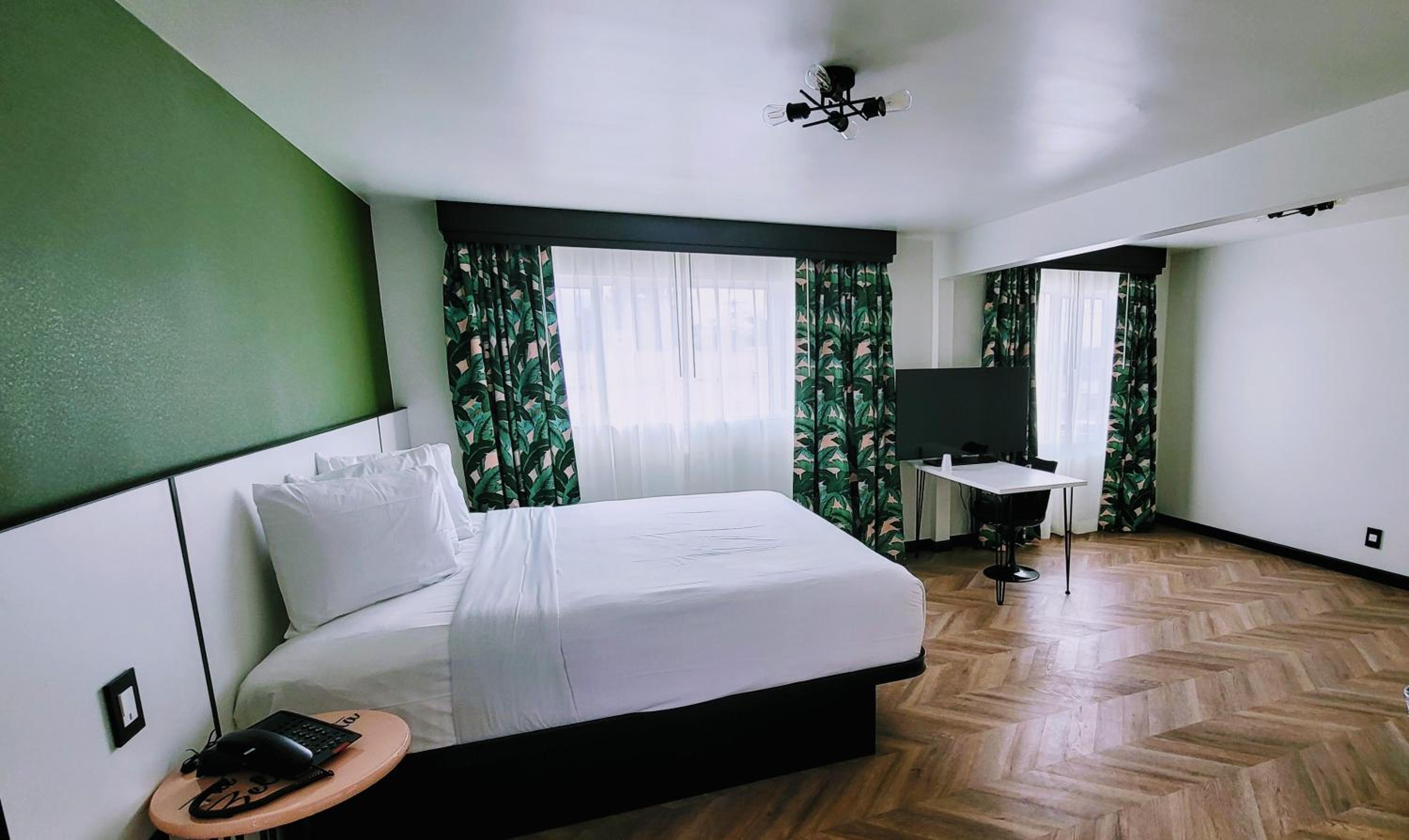Deluxe Family Suite - Photo 2