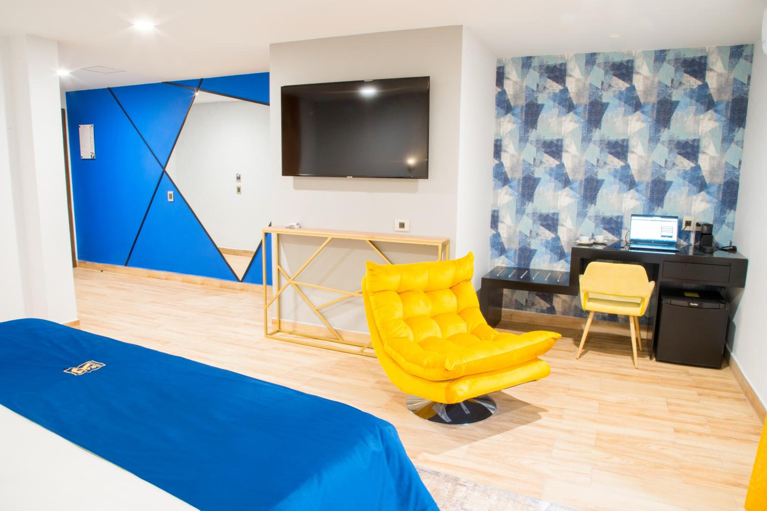 Suite with Private Pool - Photo 20