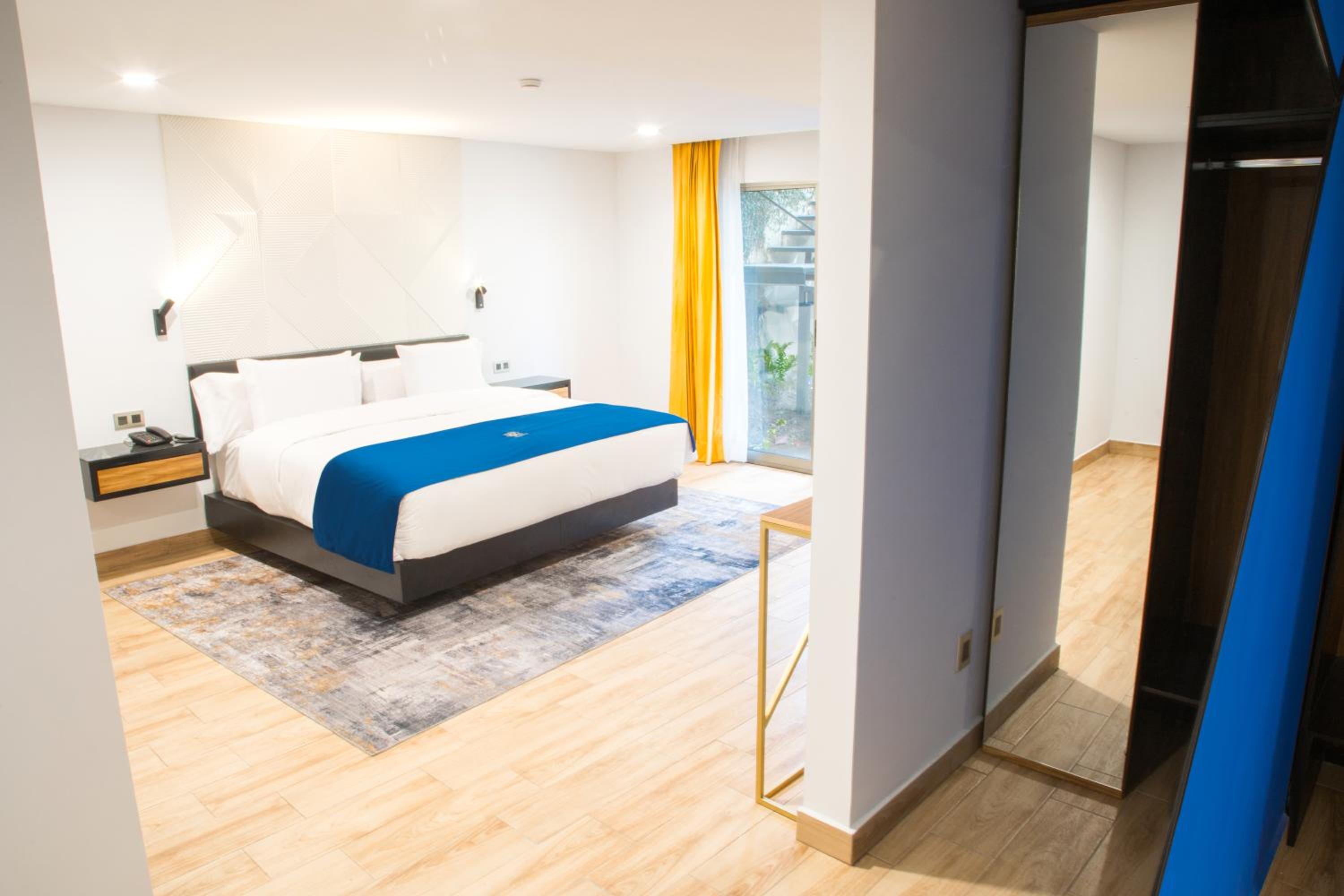 Suite with Private Pool - Photo 16