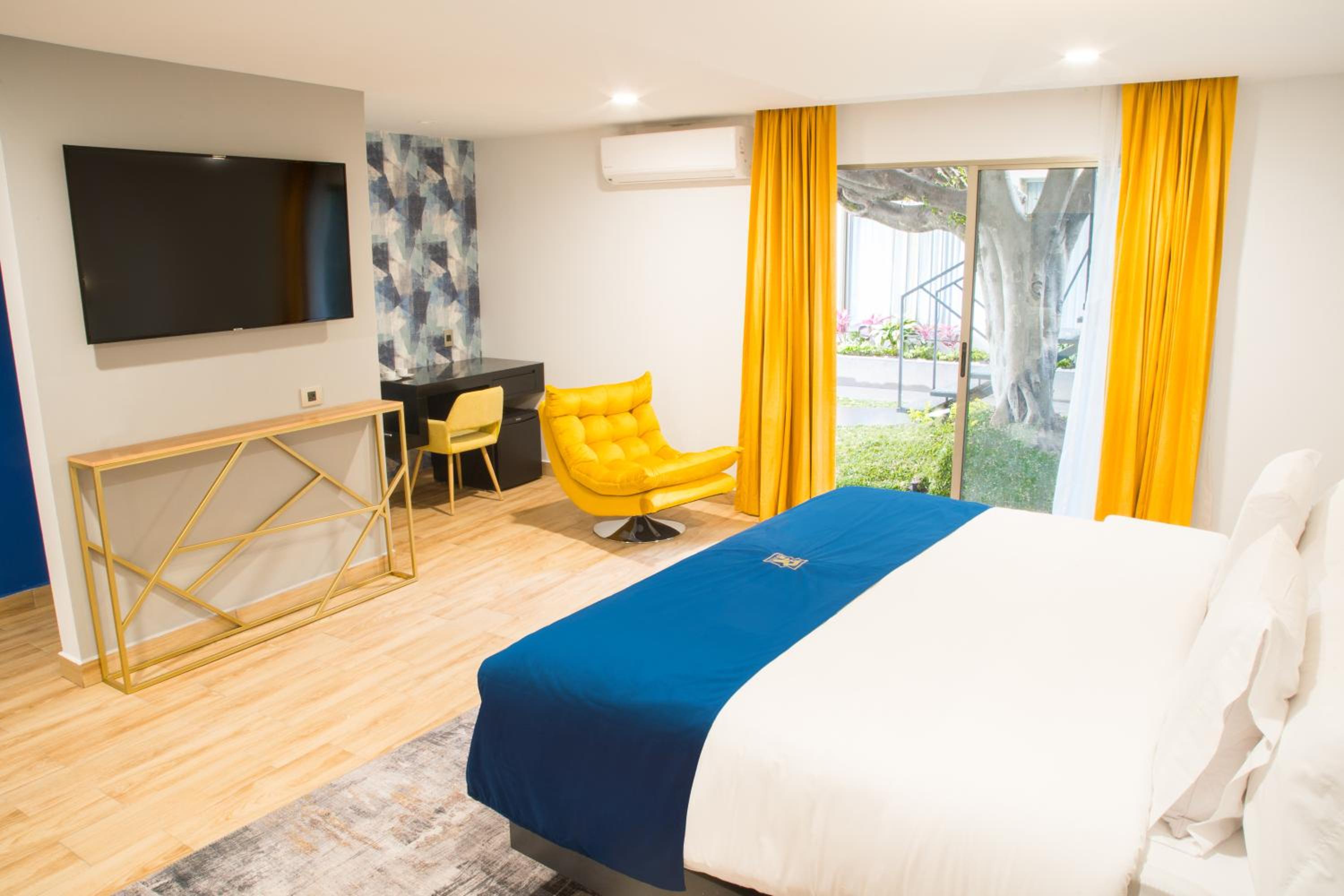 Suite with Private Pool - Photo 6