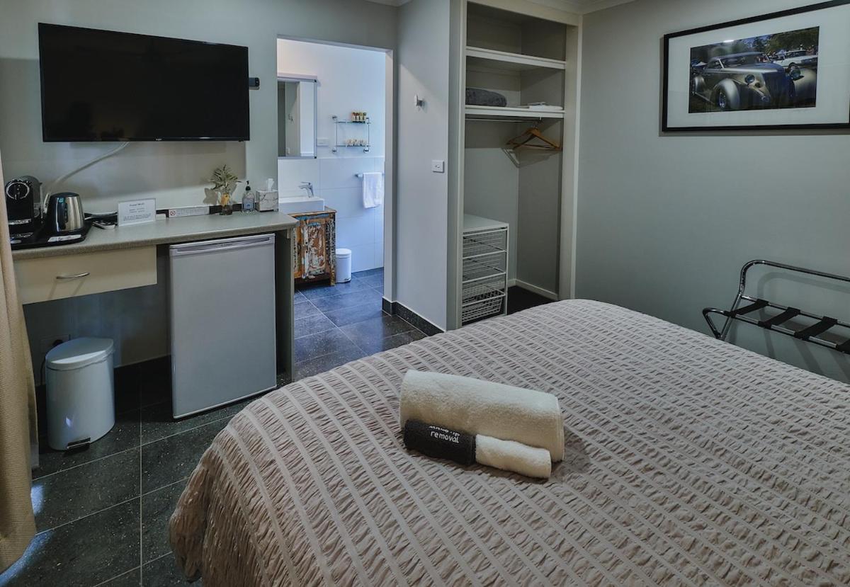 Deluxe Queen Room
