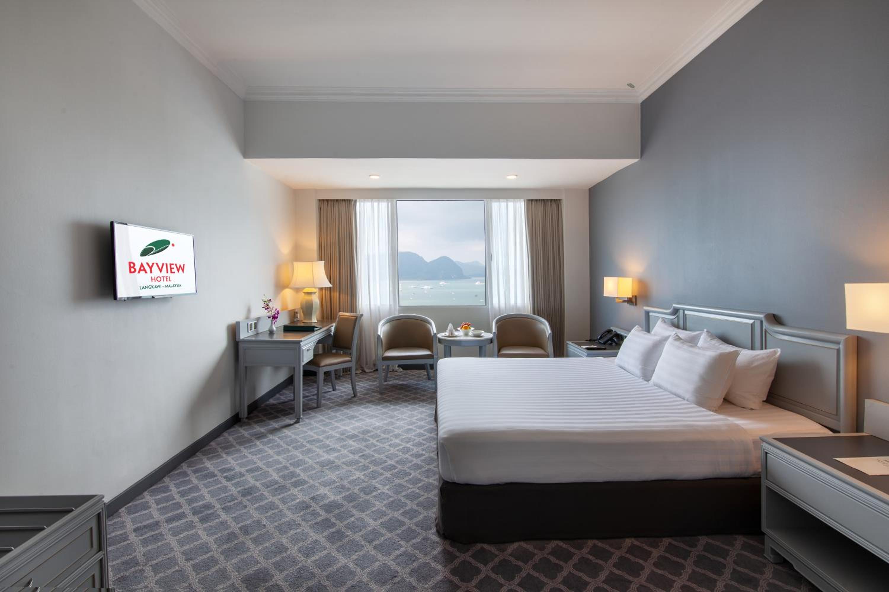 Premier King Room with Sea View - Photo 3