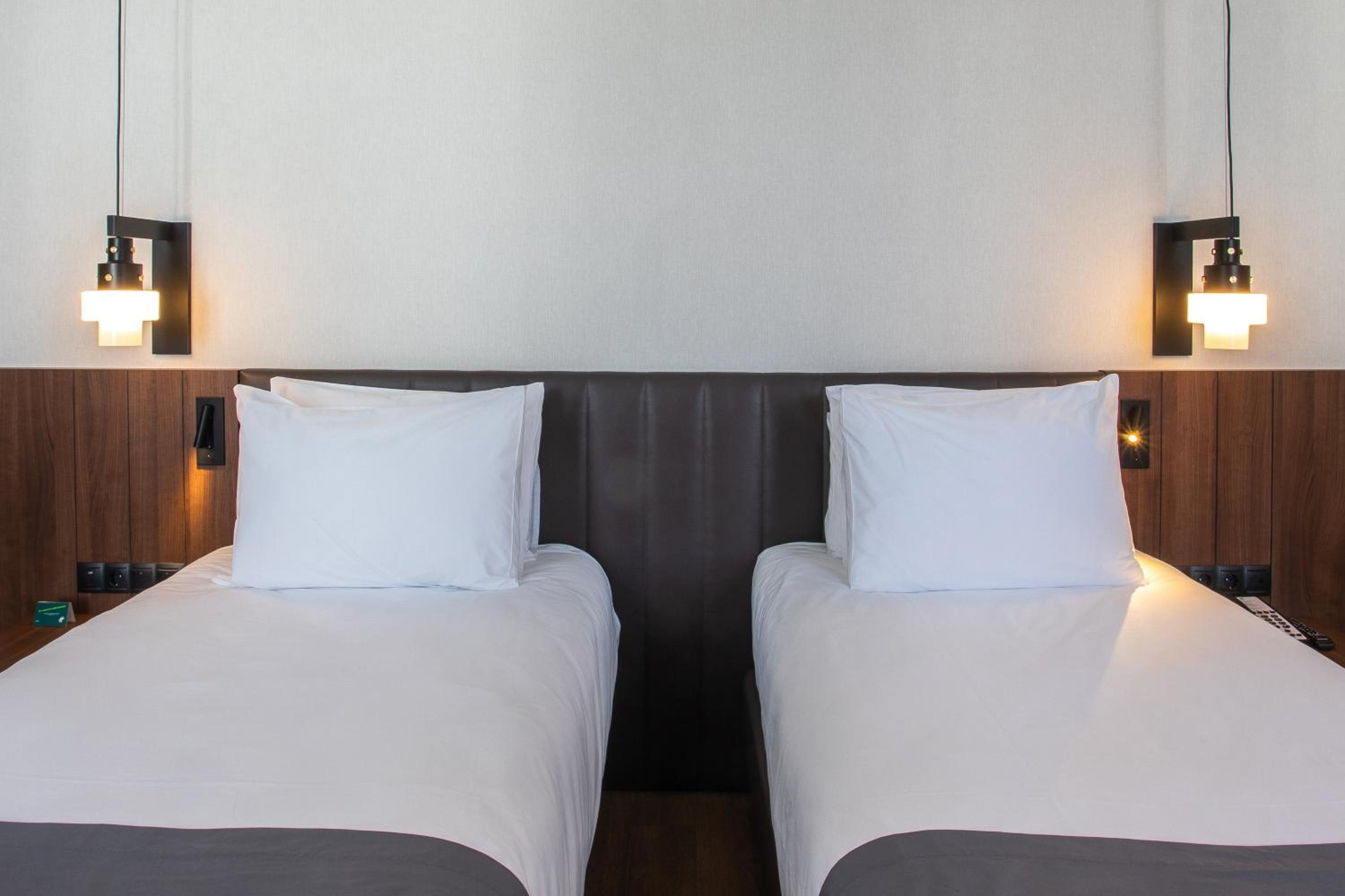 Standard Twin Room - Photo 4