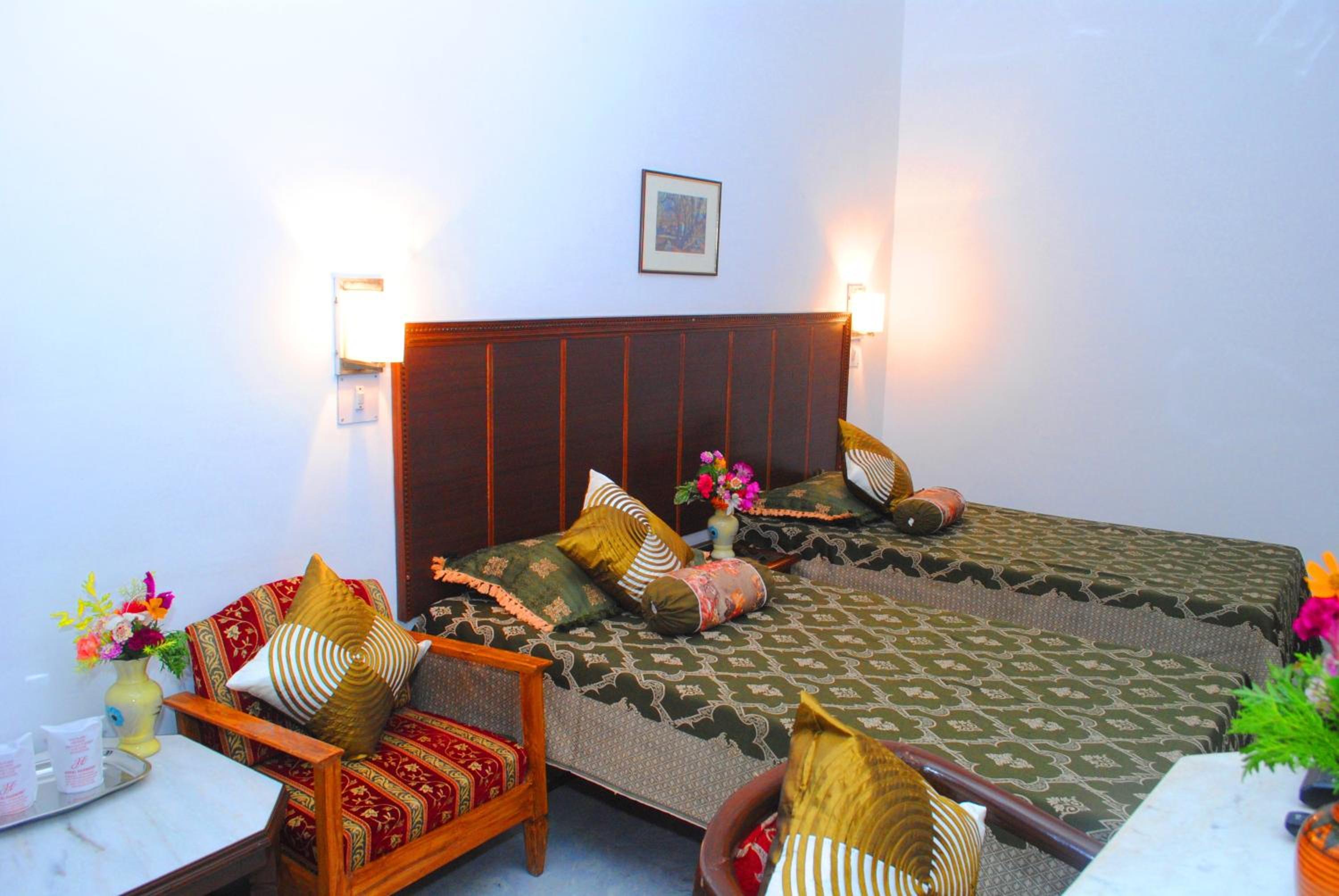 Standard Double or Twin Room with Fan - Photo 5