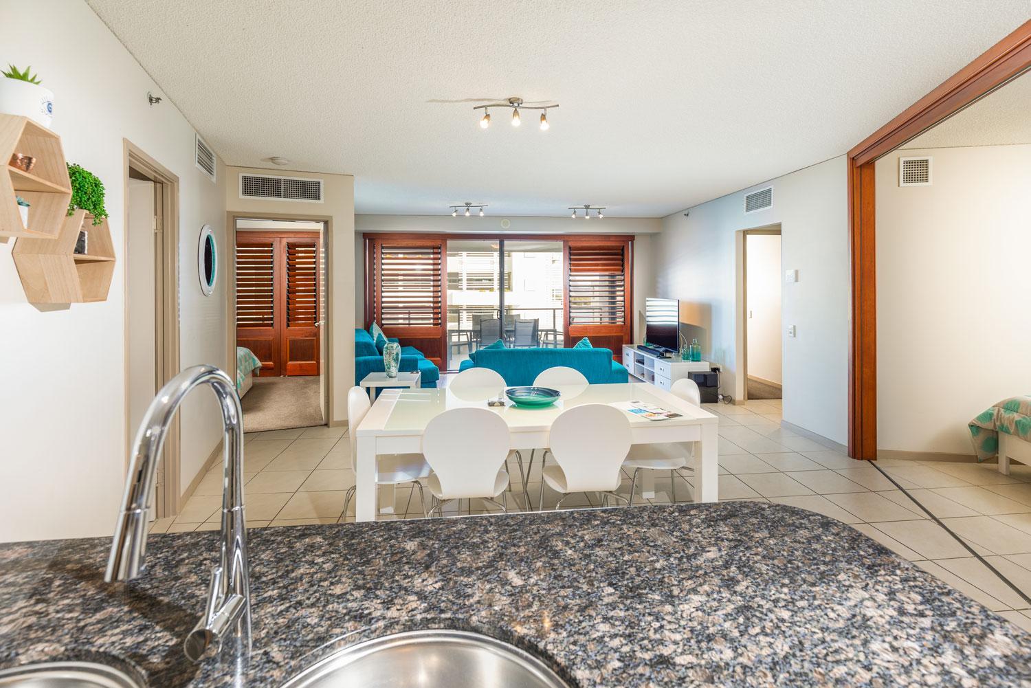 One-Bedroom Apartment with Partial Water View photo 1