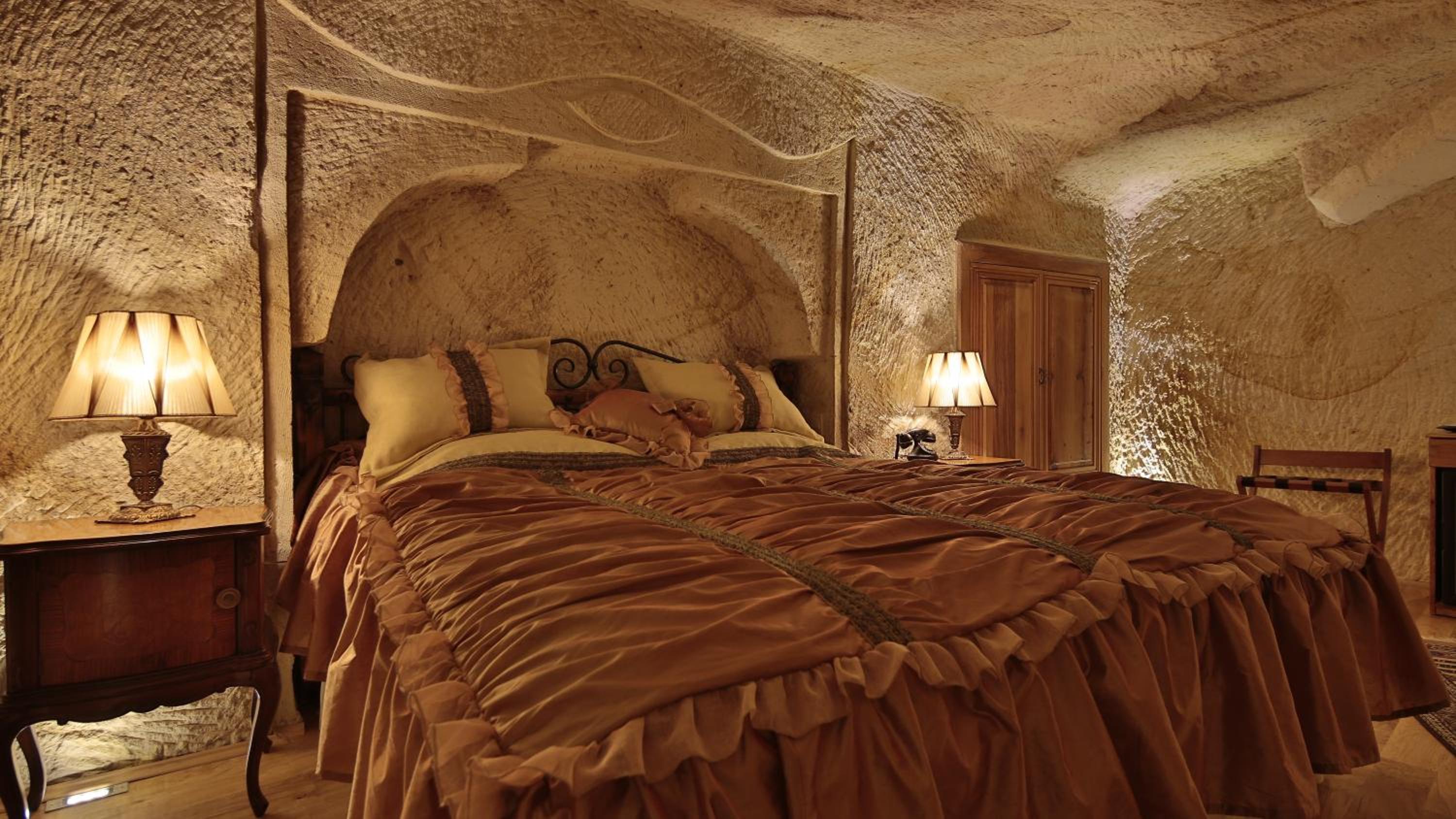 Deluxe Cave Room photo 1