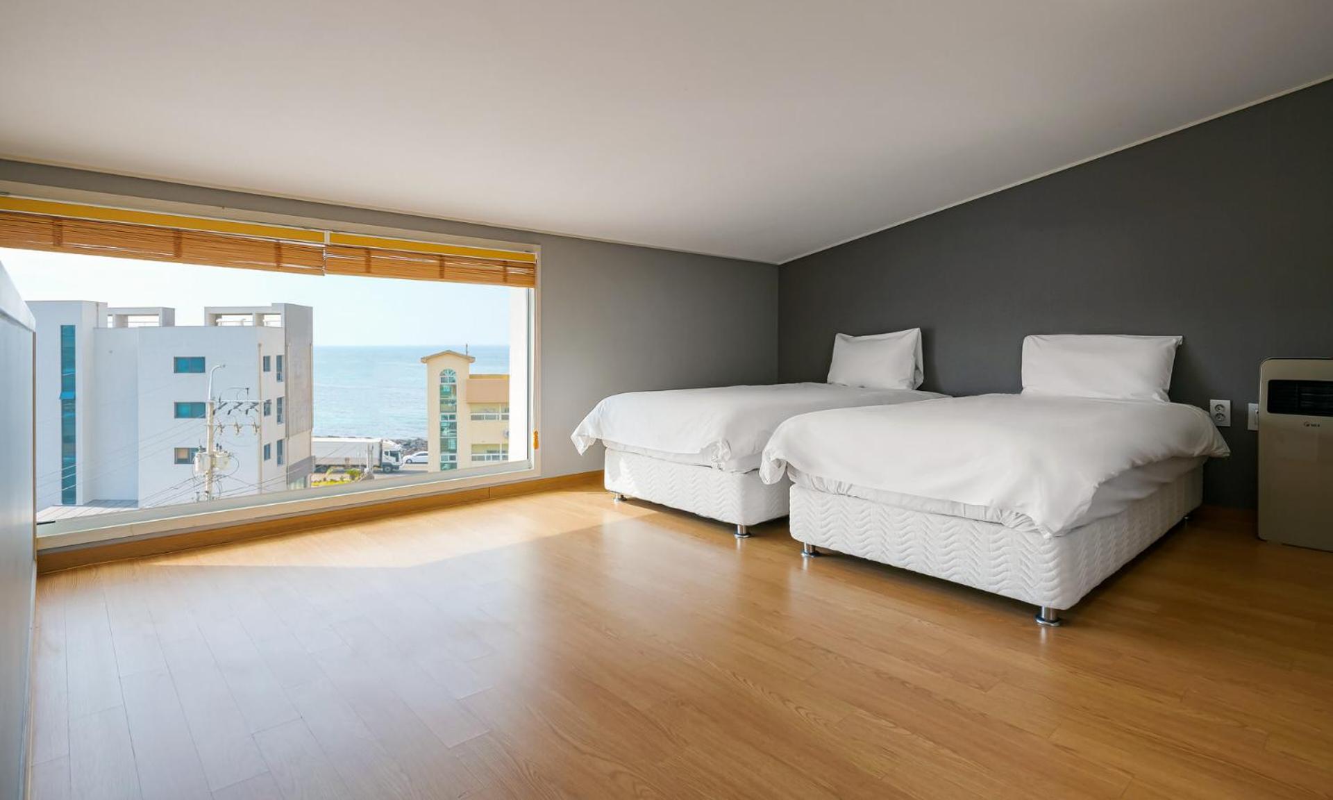Duplex Quadruple Room - Photo 4