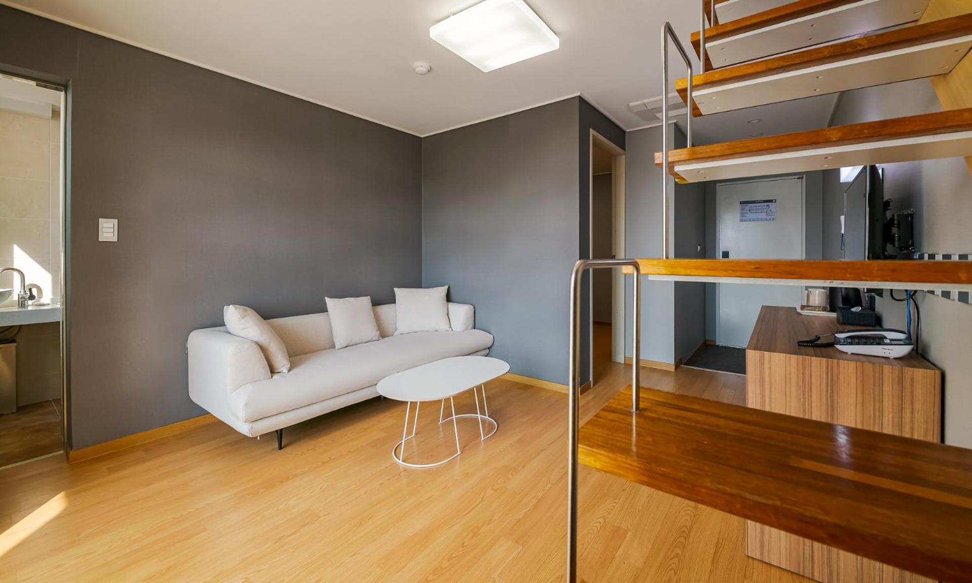 Duplex Quadruple Room - Photo 6