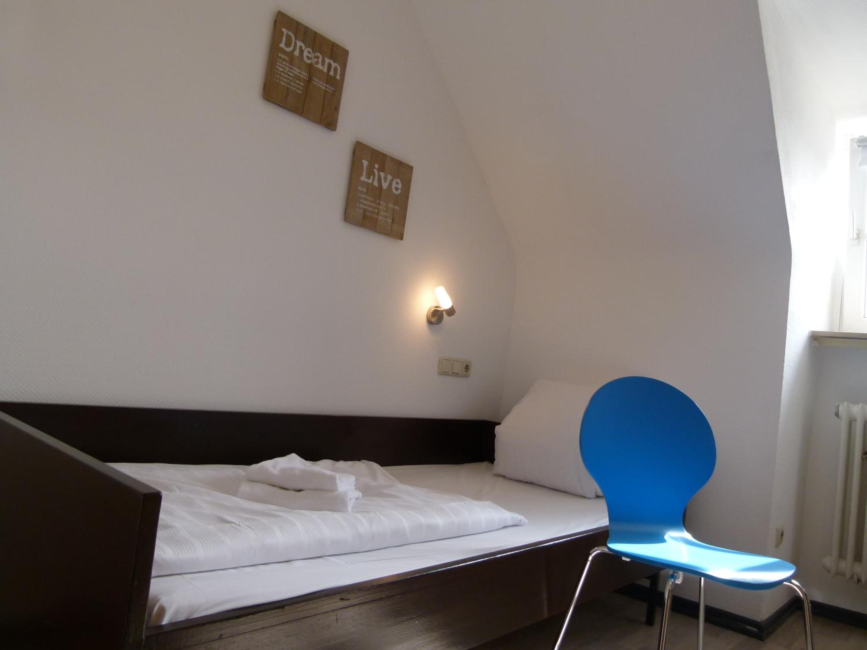 Single Room with Shared Bathroom photo 3
