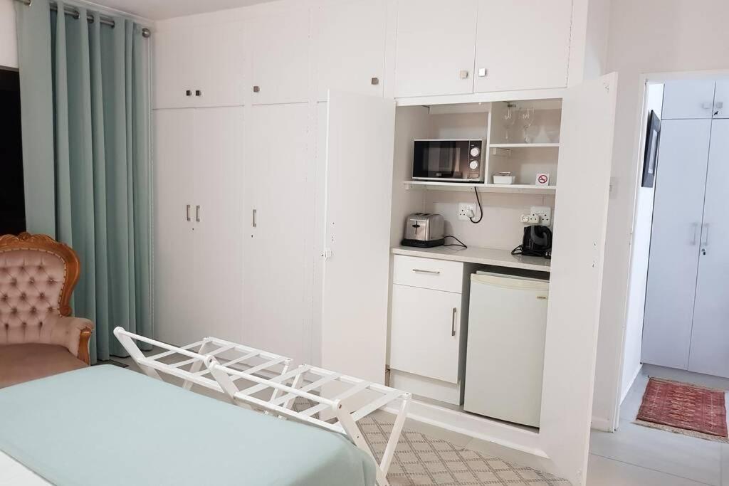 One-Bedroom Apartment - Photo 4