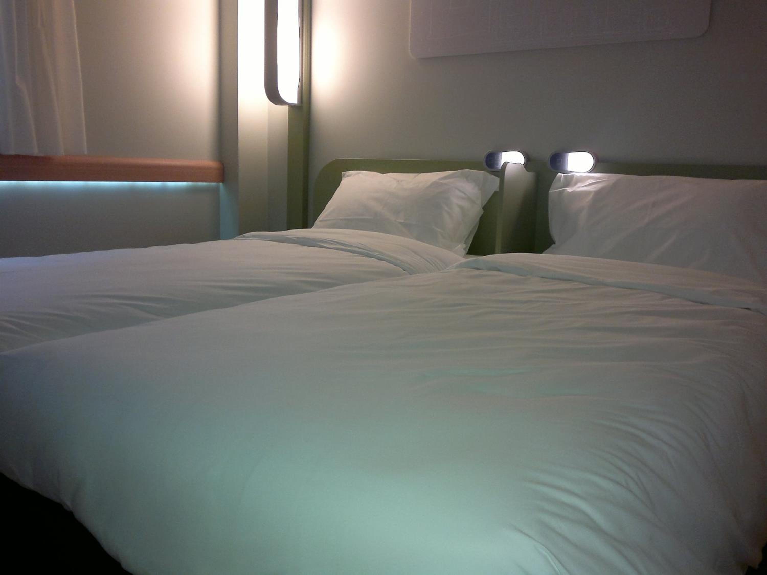 Standard Twin Room - Photo 5