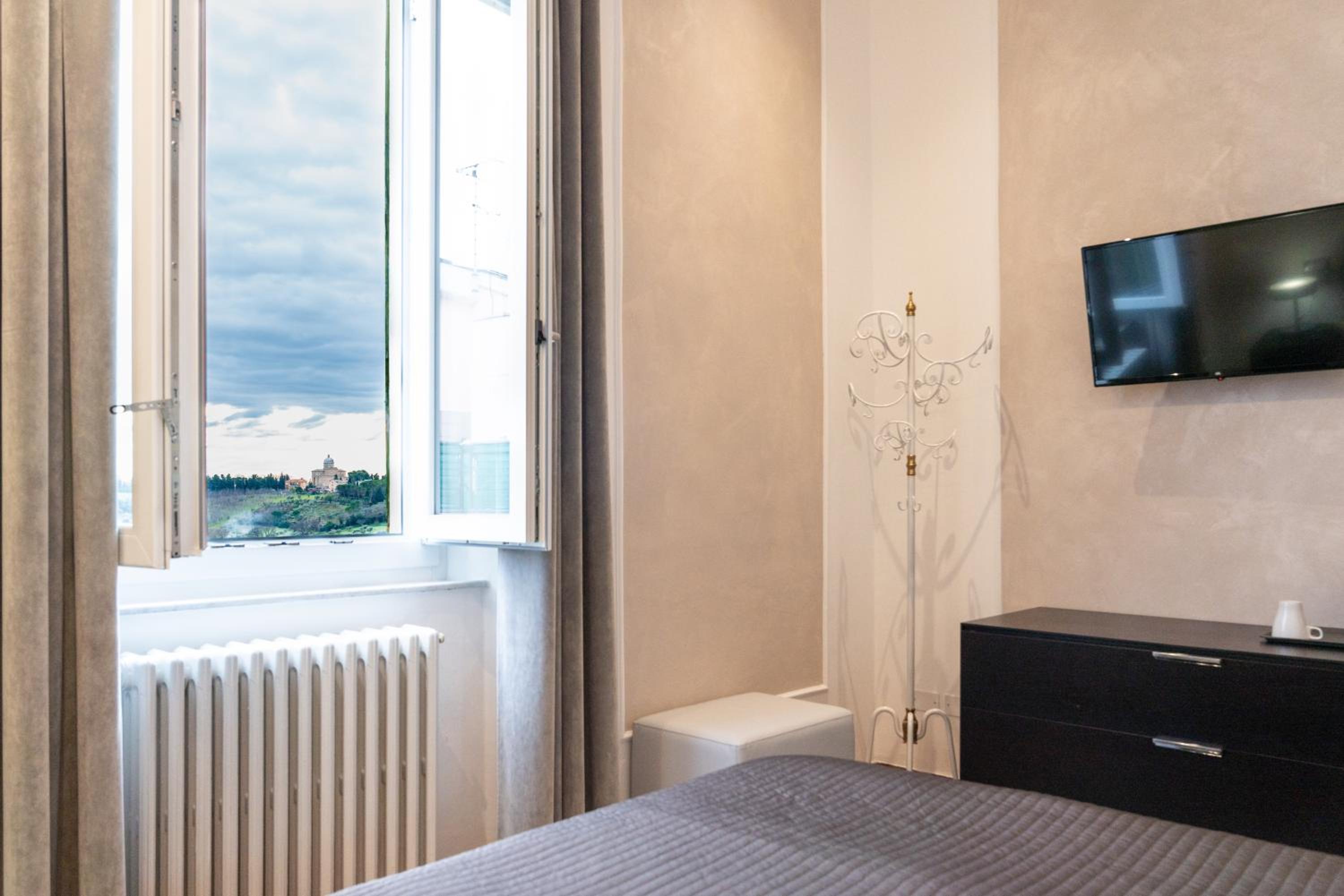Large Double or Twin Room - Photo 16