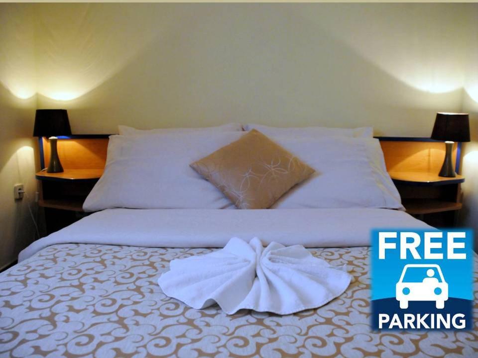 Double Room - Photo 14